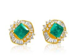 1.70 Carat Emerald-Cut Colombian Emerald and Diamond 18 Karat Gold Earrings