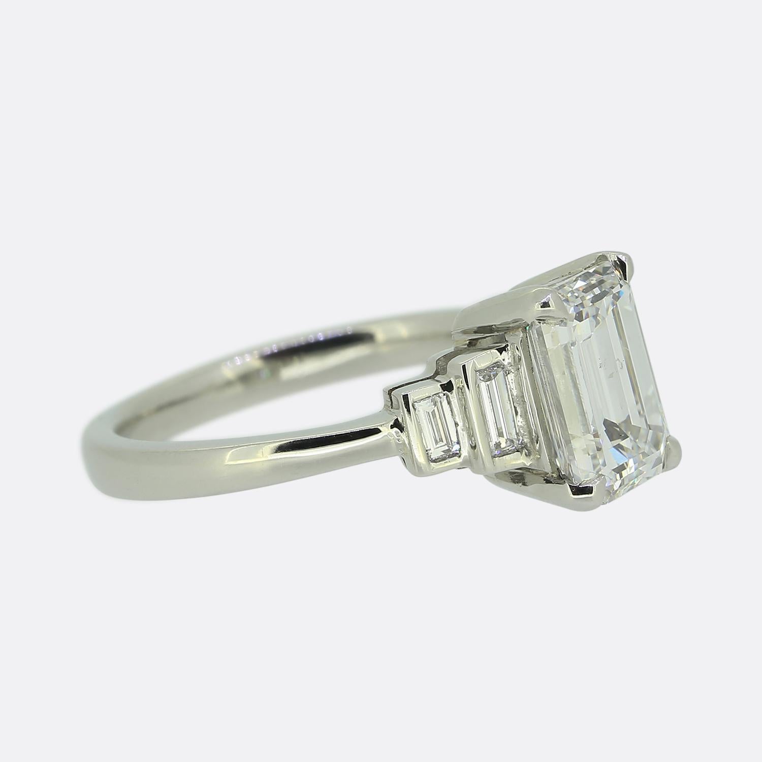Art Déco 1.70 Carat Emerald Cut Diamond Ring in vendita
