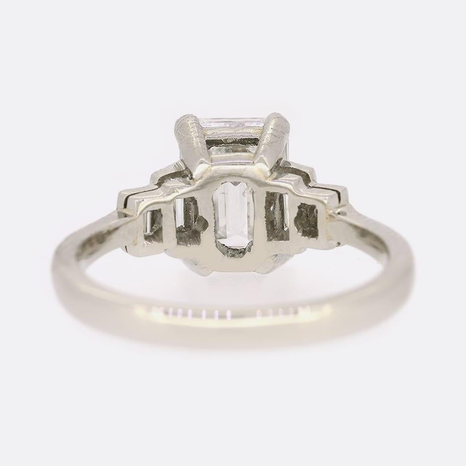 1.70 Carat Emerald Cut Diamond Ring In Good Condition For Sale In London, GB