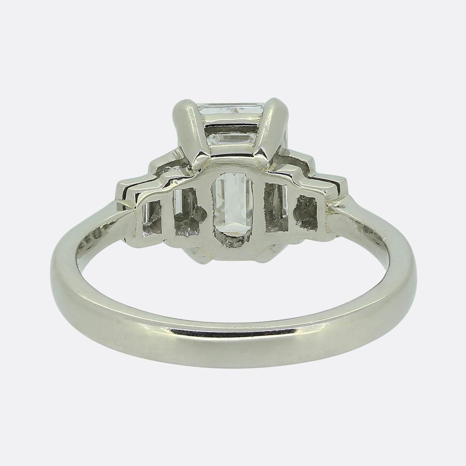 Taglio smeraldo 1.70 Carat Emerald Cut Diamond Ring in vendita
