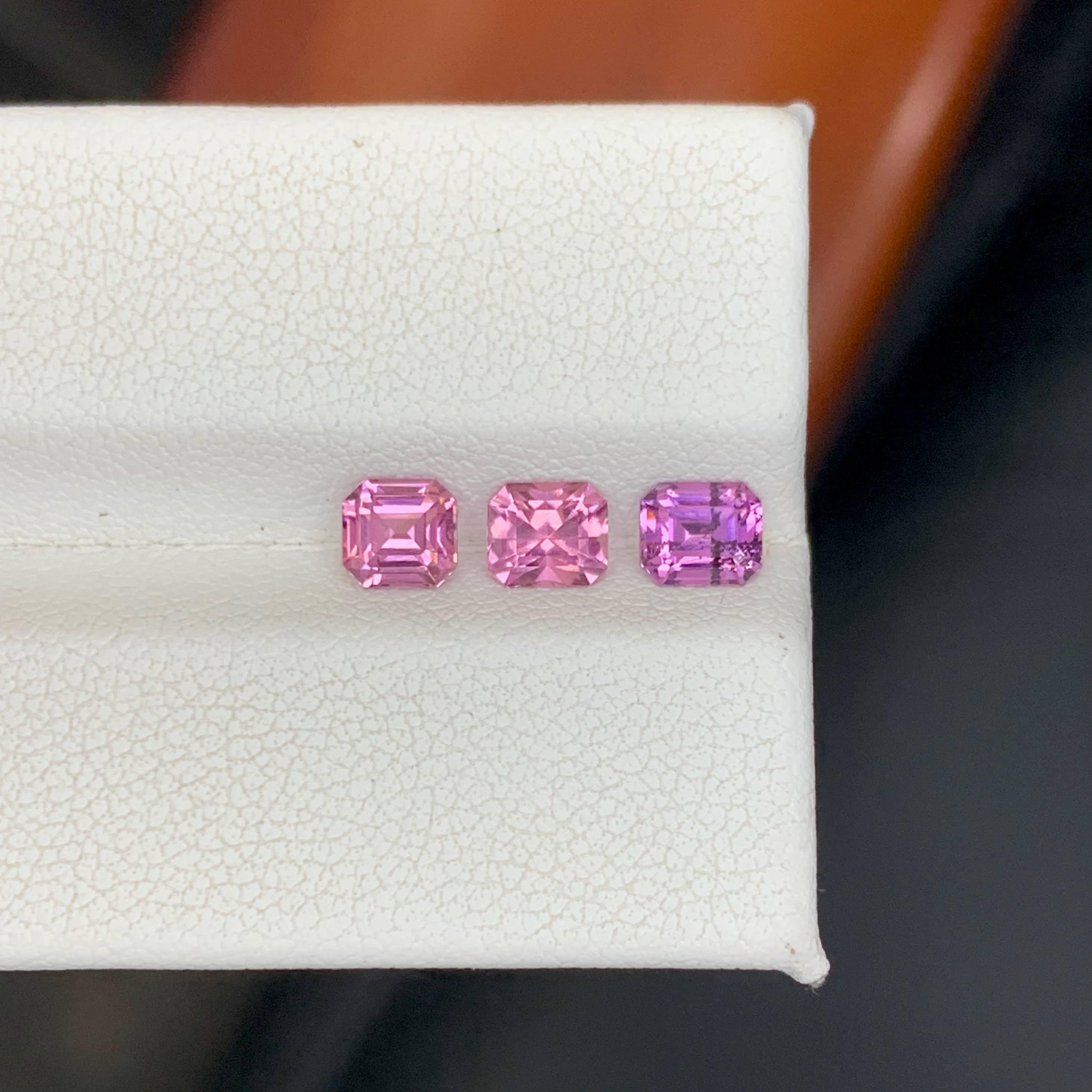 Gewicht 1,70 Karat 
Stück 3
Behandlung Keine 
Herkunft Tadschikistan 
Klarheit VVS 
Form Schliff Smaragd 





Dieses attraktive Lot von 1,70 Karat aus natürlichem rosa Spinell besteht aus drei wunderschön aufeinander abgestimmten Steinen, die aus