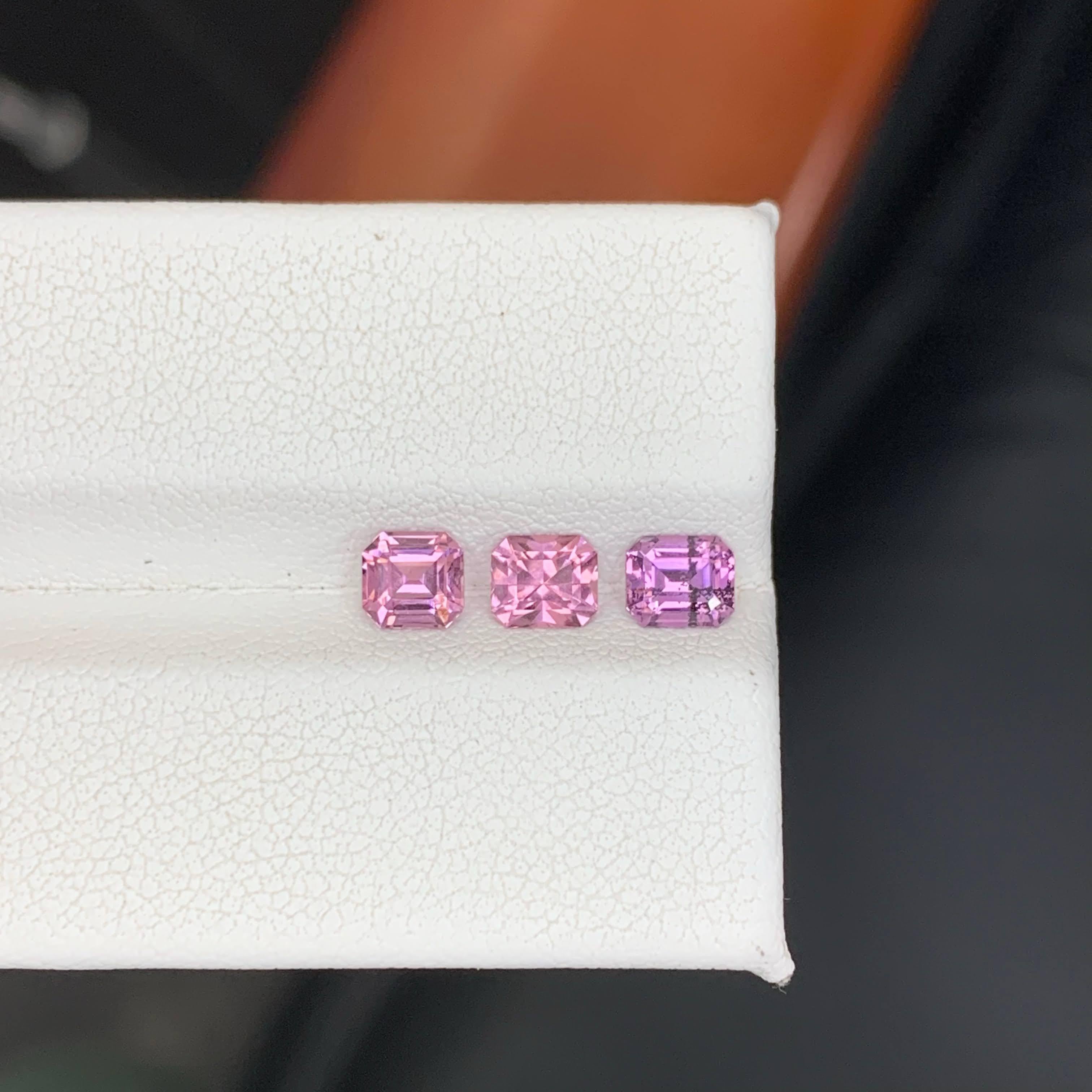 1,70 Karat Natürliche Lose 3 Stück Rosa Spinell Lot Prinzessinnenschliff aus Tadschikistan (Carréschliff) im Angebot