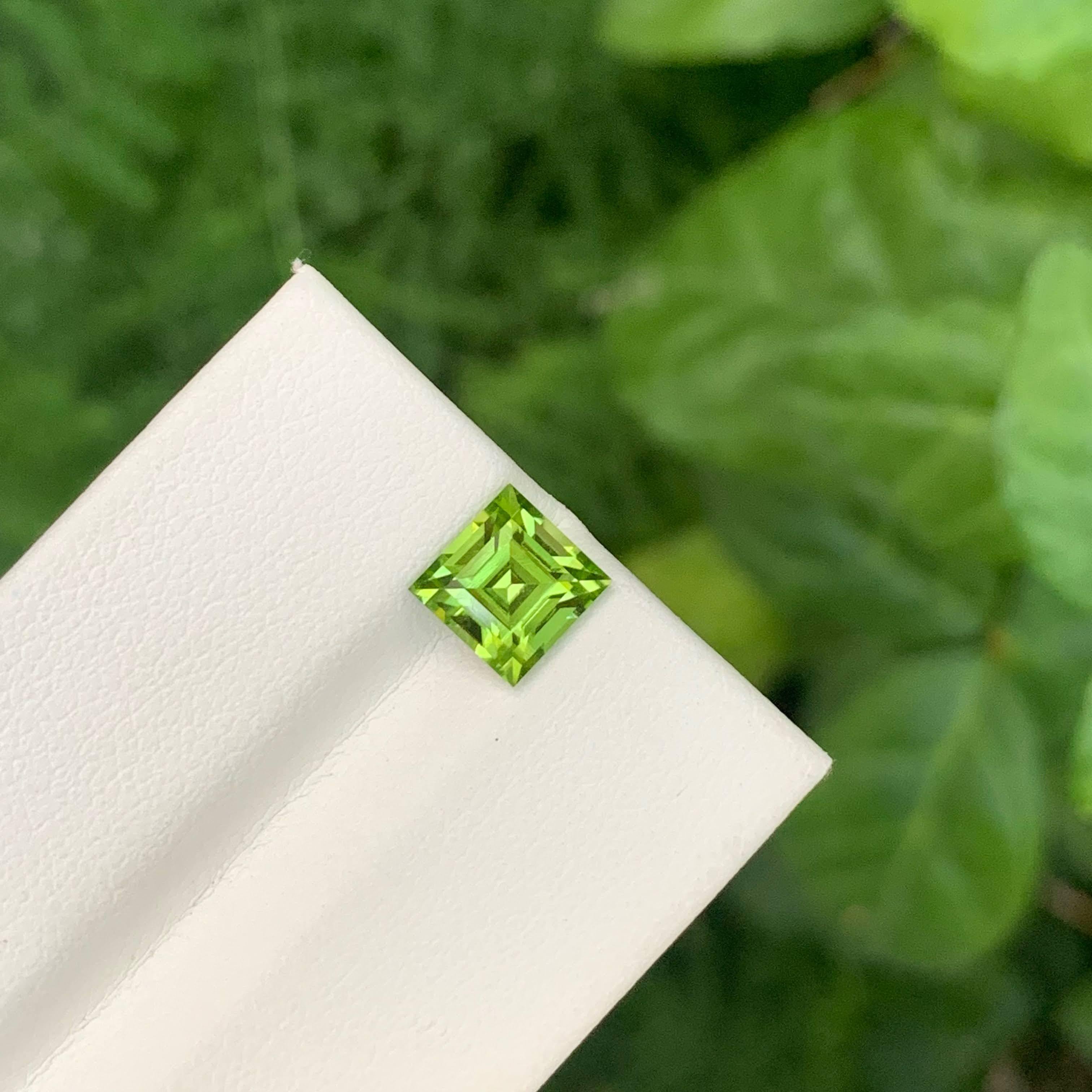 1,70 carati di peridoto verde mela sciolto naturale taglio baguette Gemma pakistana in vendita 4