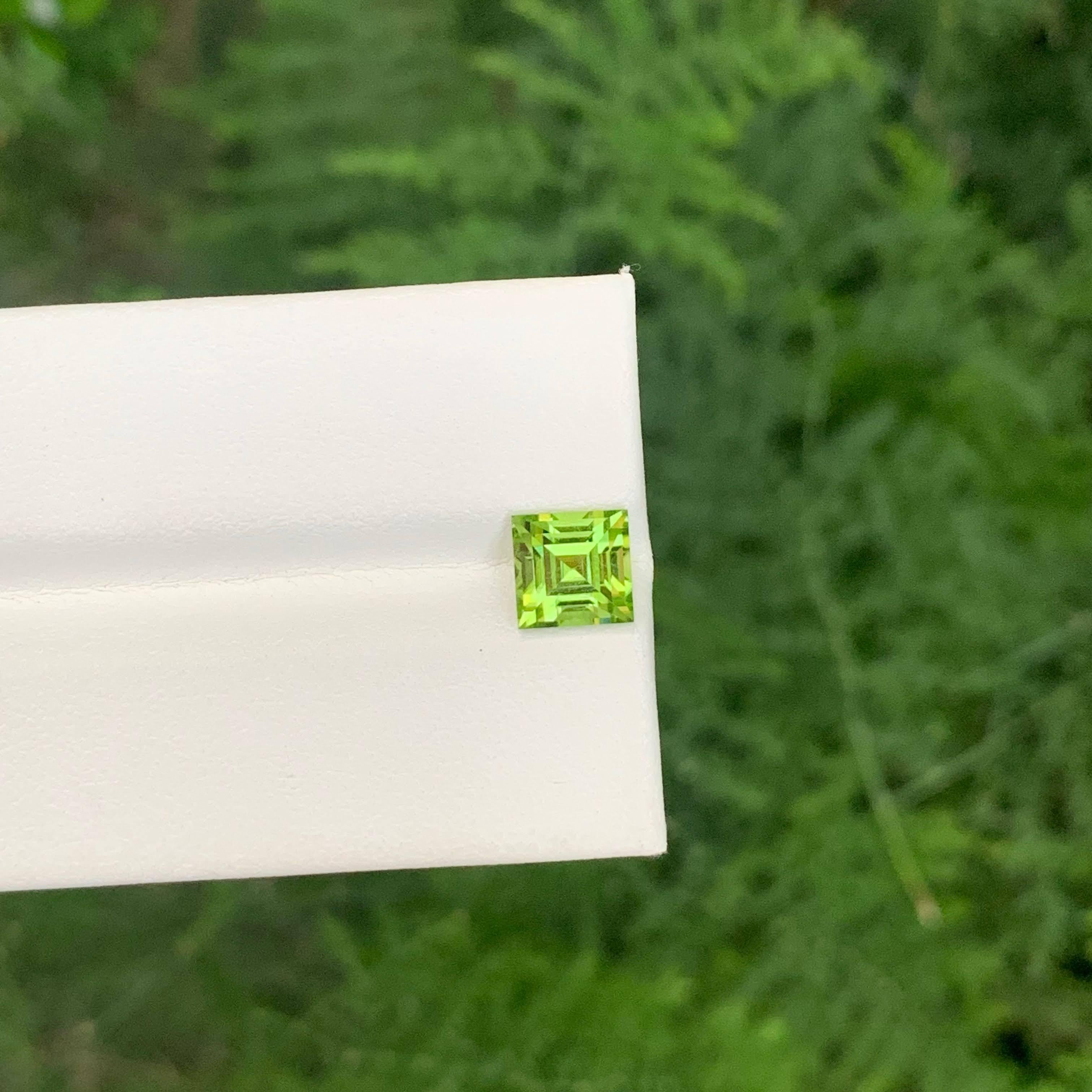 Taglio baguette 1,70 carati di peridoto verde mela sciolto naturale taglio baguette Gemma pakistana in vendita