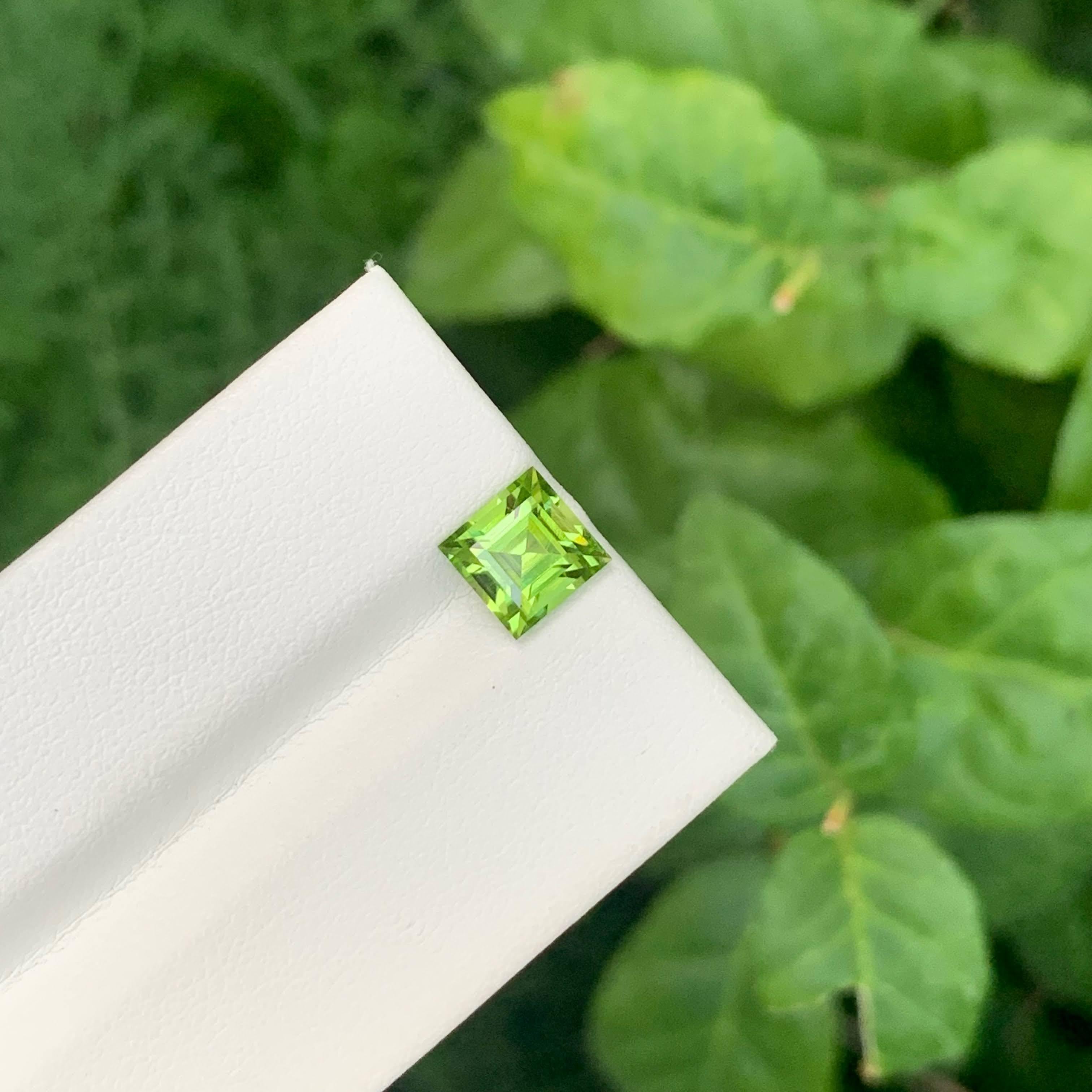 1,70 carati di peridoto verde mela sciolto naturale taglio baguette Gemma pakistana In condizioni Nuovo in vendita a Bangkok, TH