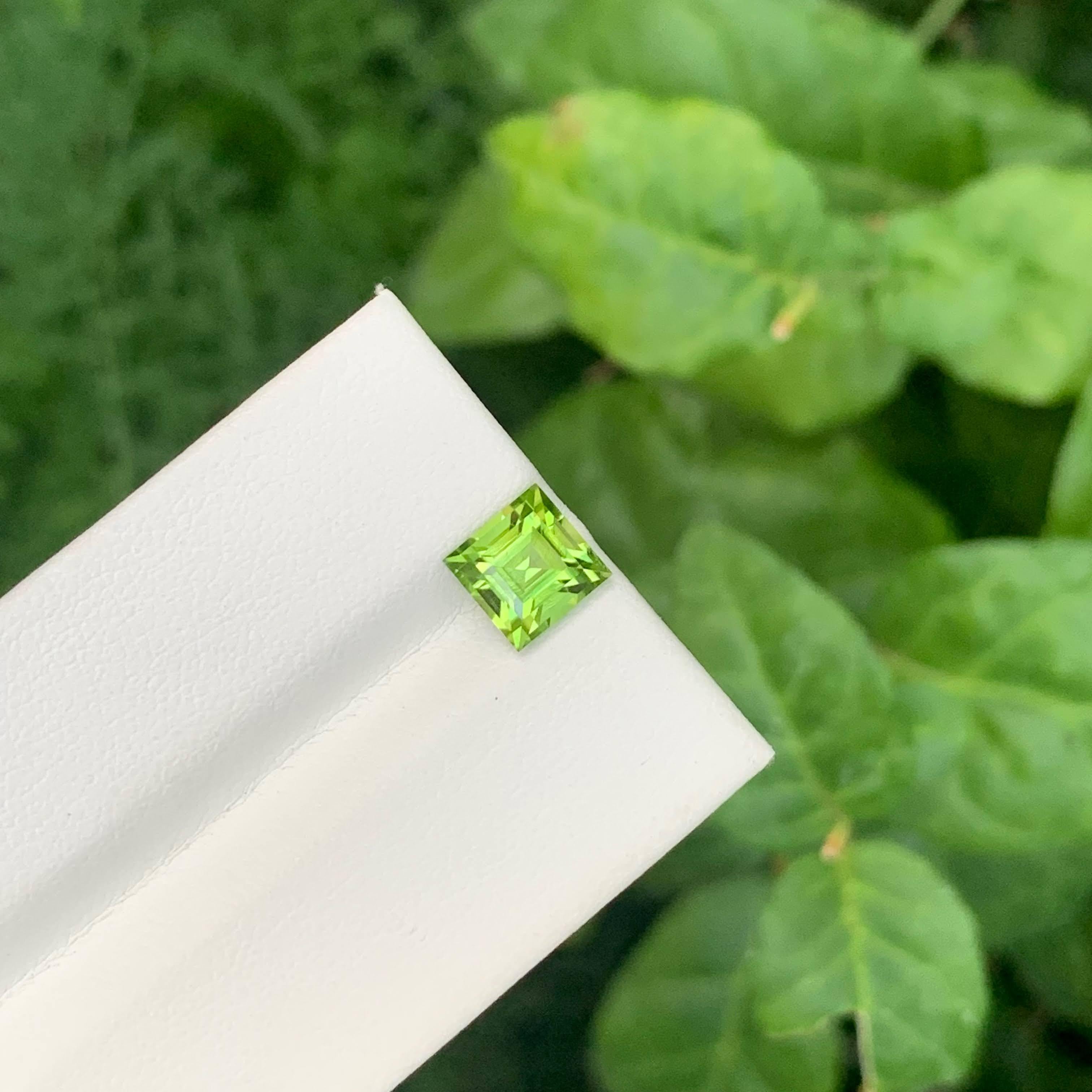 1,70 carati di peridoto verde mela sciolto naturale taglio baguette Gemma pakistana in vendita 1