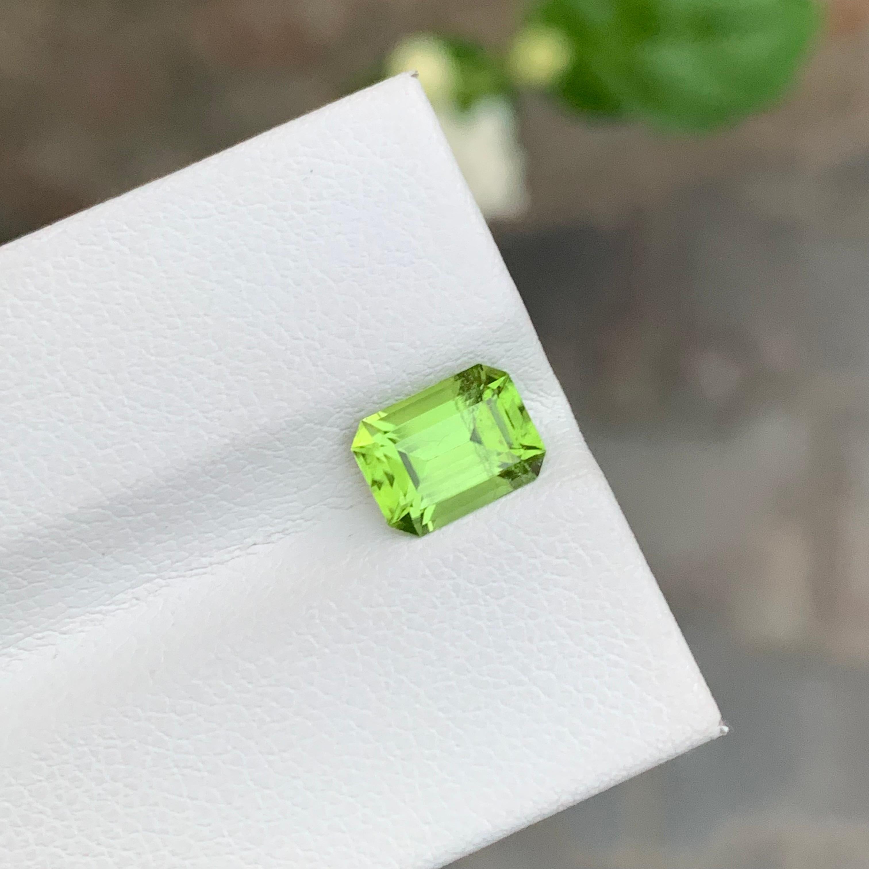 1.70 Carat Natural Loose Apple Green Peridot Emerald Shape Gemstone For Sale 4