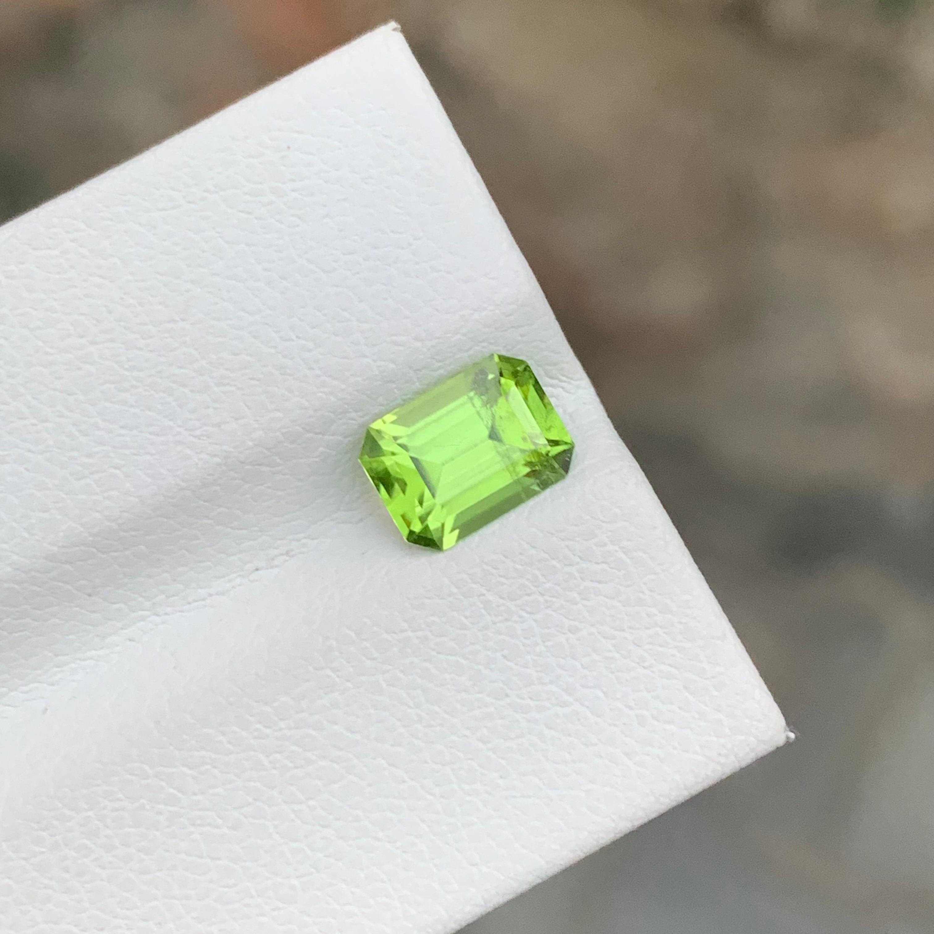 1.70 Carat Natural Loose Apple Green Peridot Emerald Shape Gemstone For Sale 5