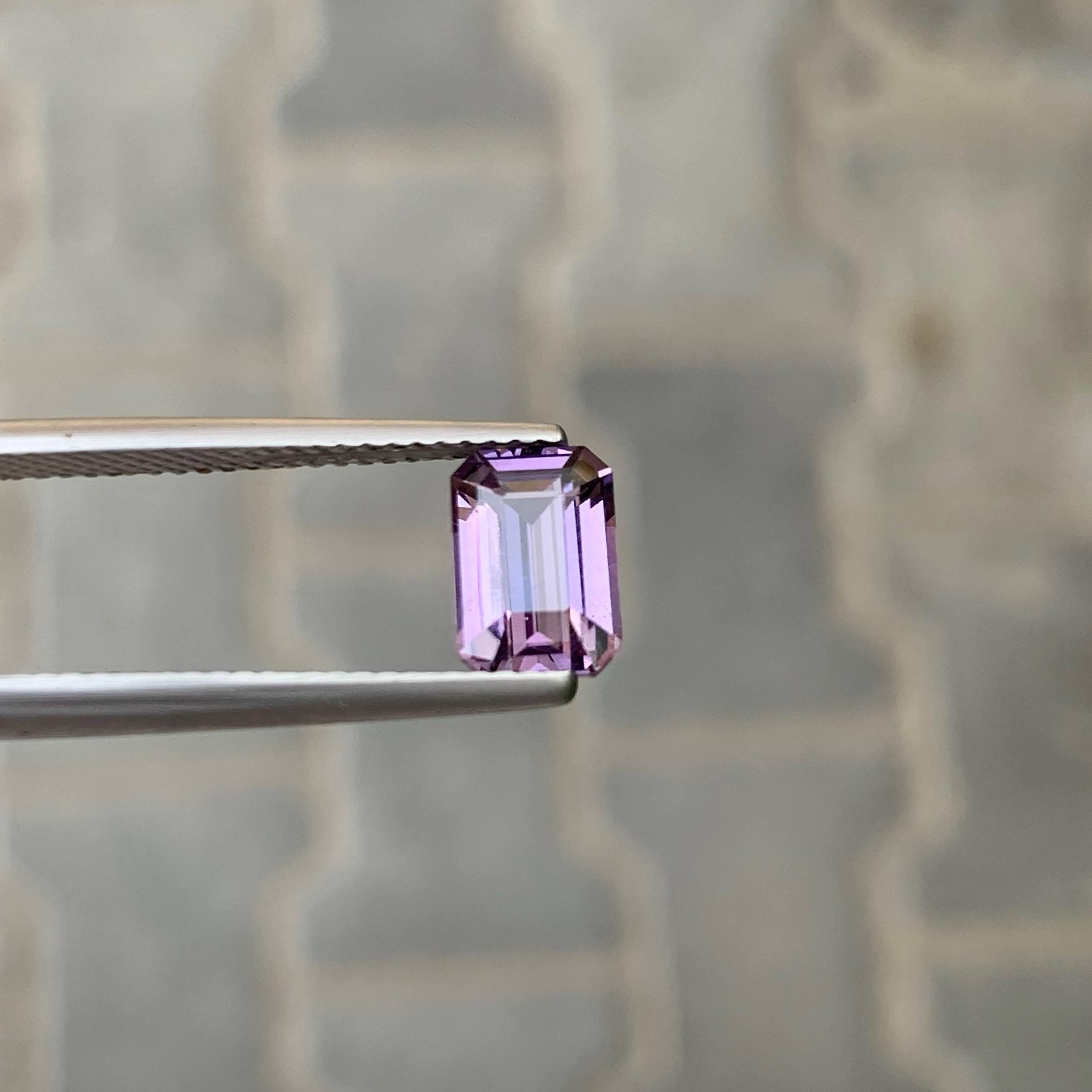 1,70 Karat Natürlicher loser heller lila Spinell Smaragdschliff Tansanischer Edelstein im Angebot 2