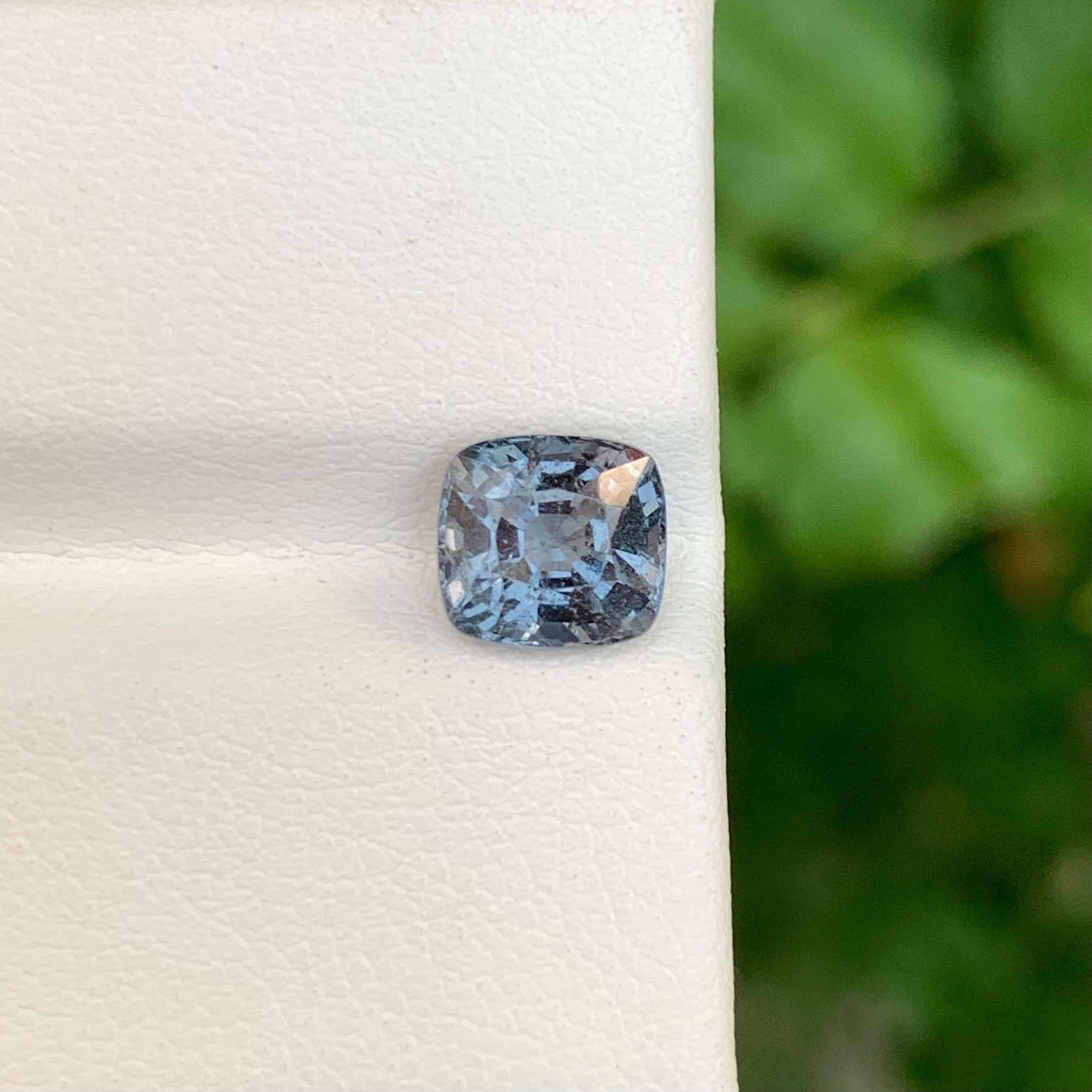Poids 1,70 carat
Dimensions 6.7x6.4x4.7mm
Traitement Aucun
Origine Birmanie
Clarity SI
Forme Coupe Coussin 
NA



Ce spinelle naturel de 1,70 carat présente une teinte grise rare et sophistiquée, offrant une élégance moderne et discrète. Taillée en