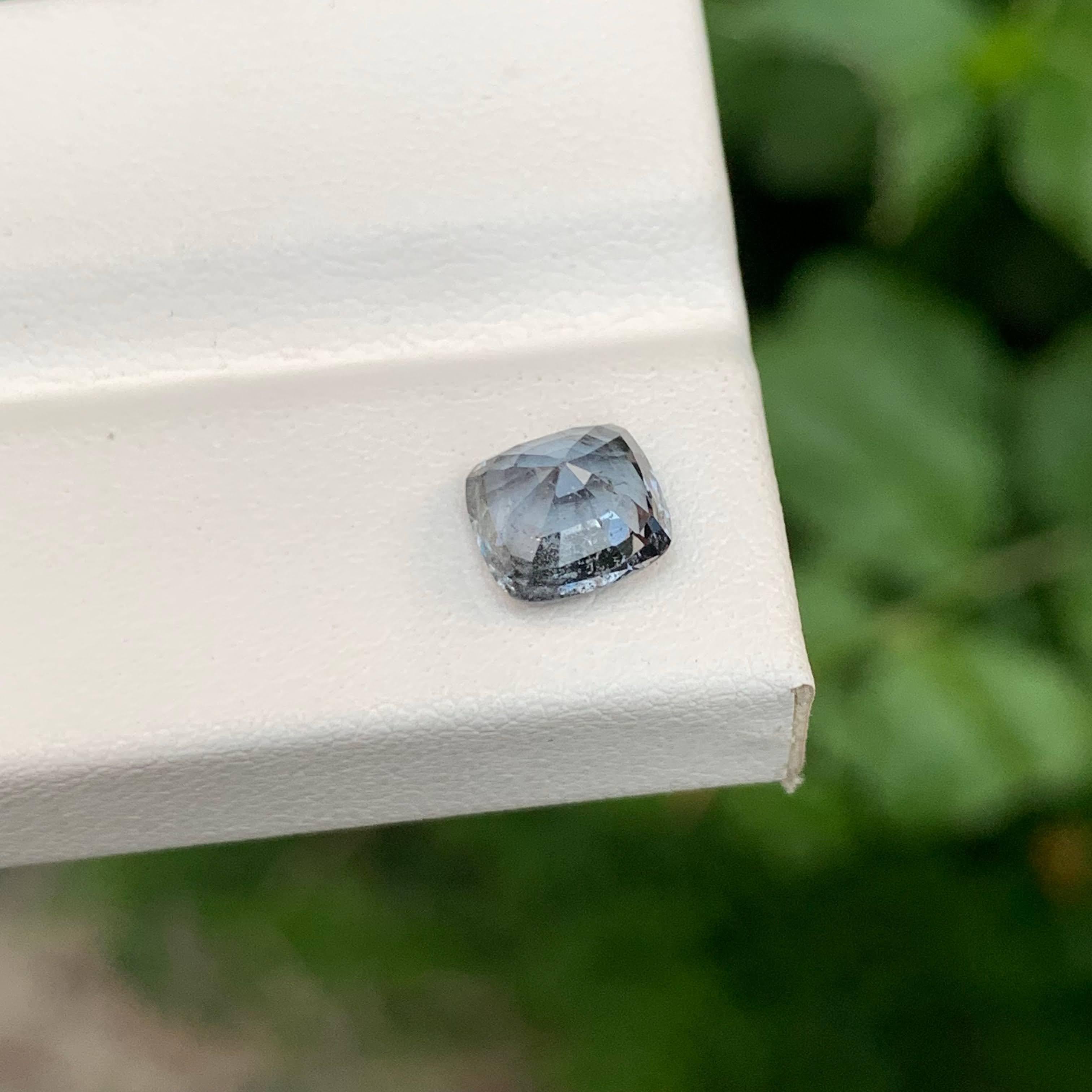 Taille coussin 1.70 Carat Natural Loose Gray Burmese Spinel Stone Cushion Cut Gemstone (pierre de spinelle grise birmane taillée en coussin) en vente