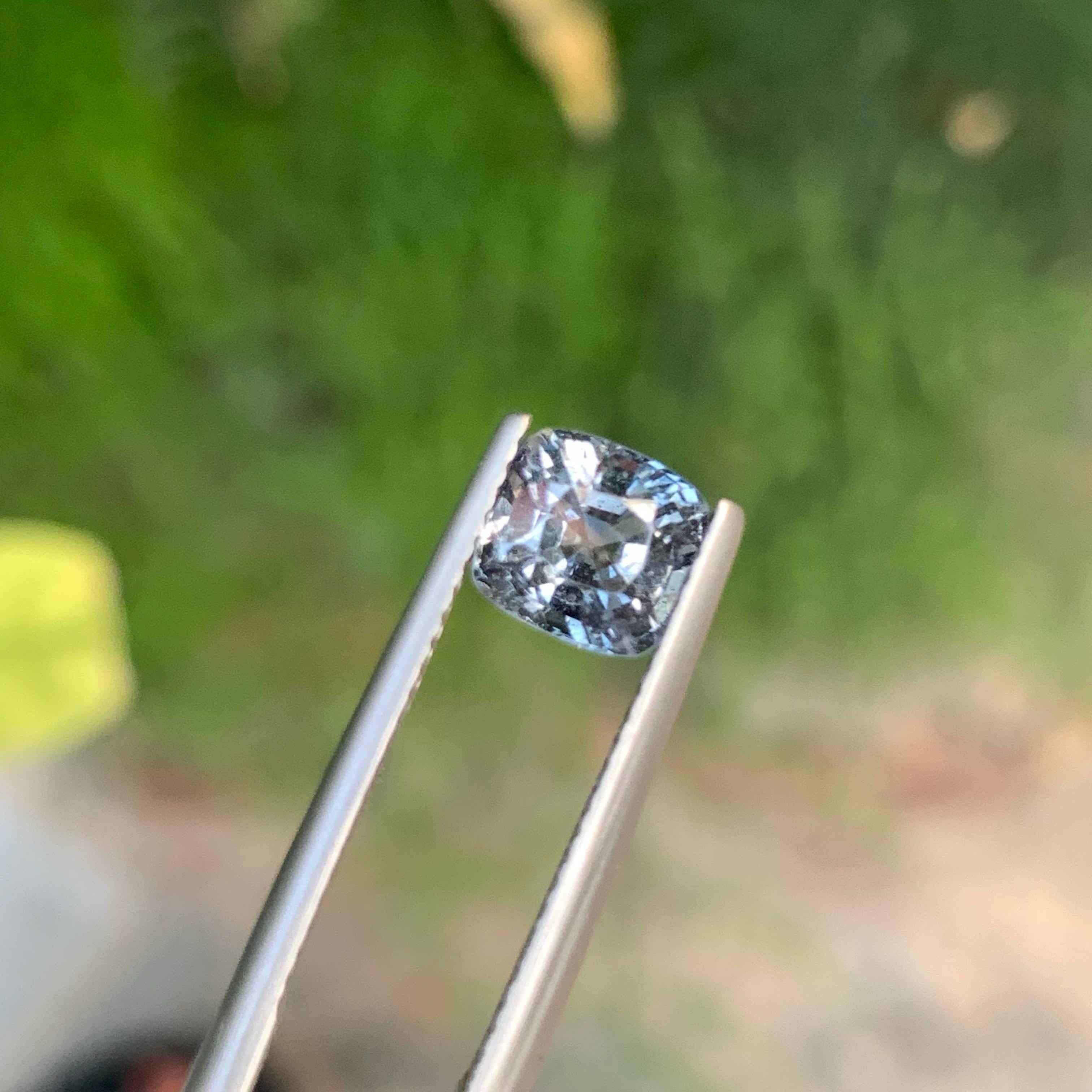 1.70 Carat Natural Loose Gray Burmese Spinel Stone Cushion Cut Gemstone (pierre de spinelle grise birmane taillée en coussin) Neuf - En vente à Bangkok, TH