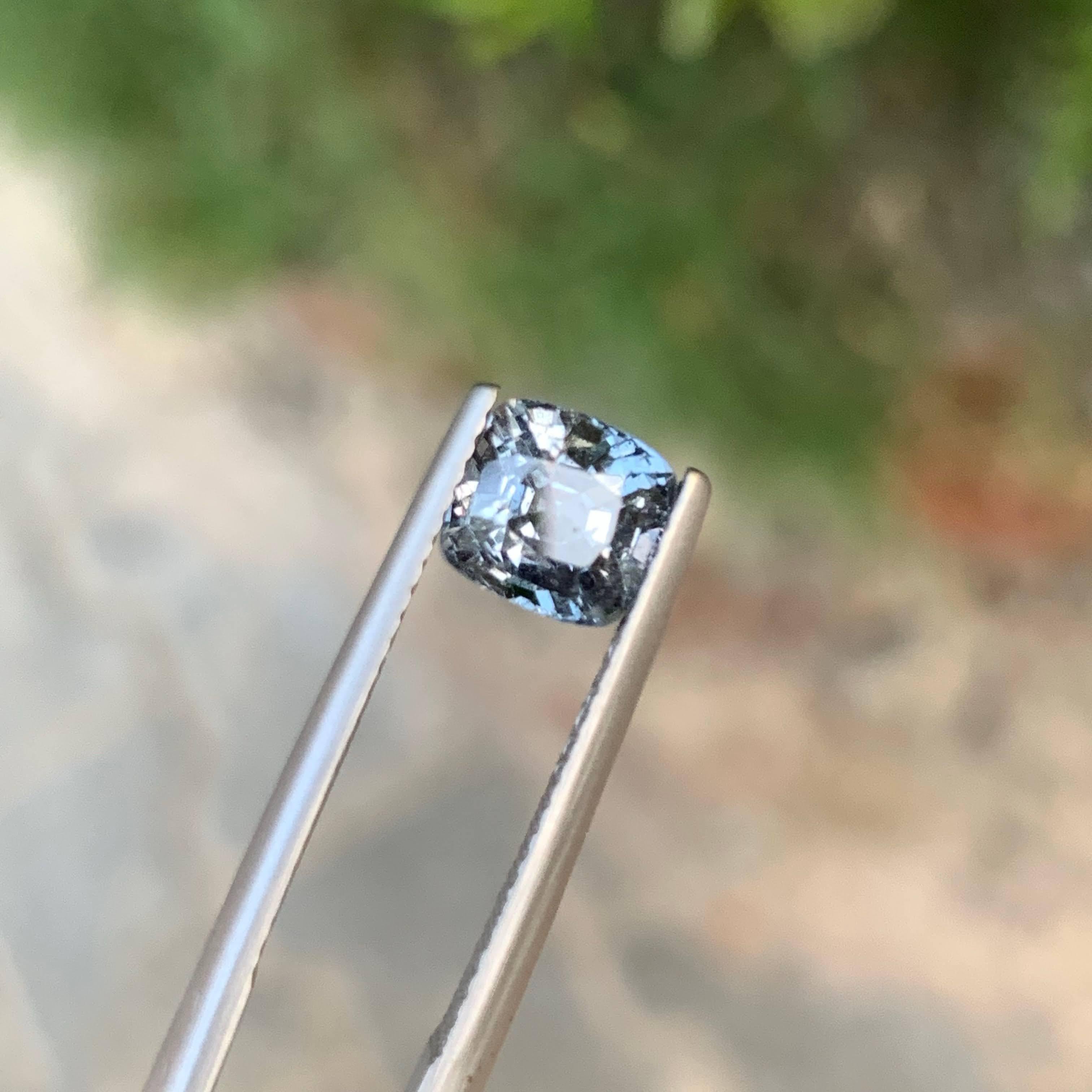 1.70 Carat Natural Loose Gray Burmese Spinel Stone Cushion Cut Gemstone (pierre de spinelle grise birmane taillée en coussin) en vente 1
