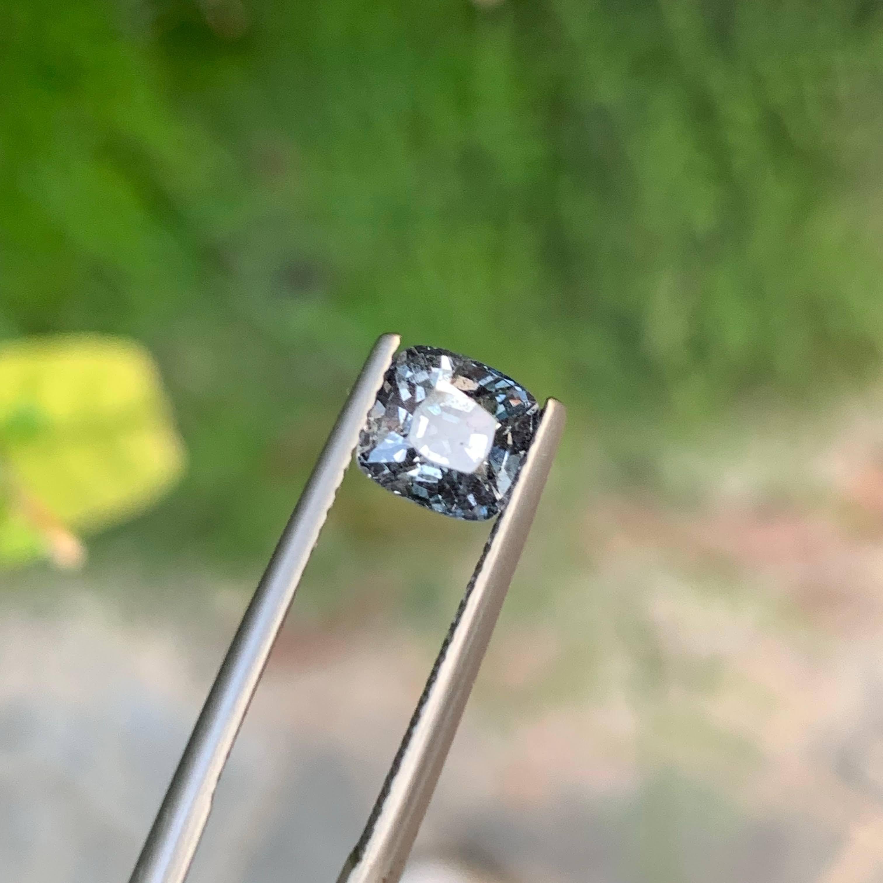 1.70 Carat Natural Loose Gray Burmese Spinel Stone Cushion Cut Gemstone (pierre de spinelle grise birmane taillée en coussin) en vente 2
