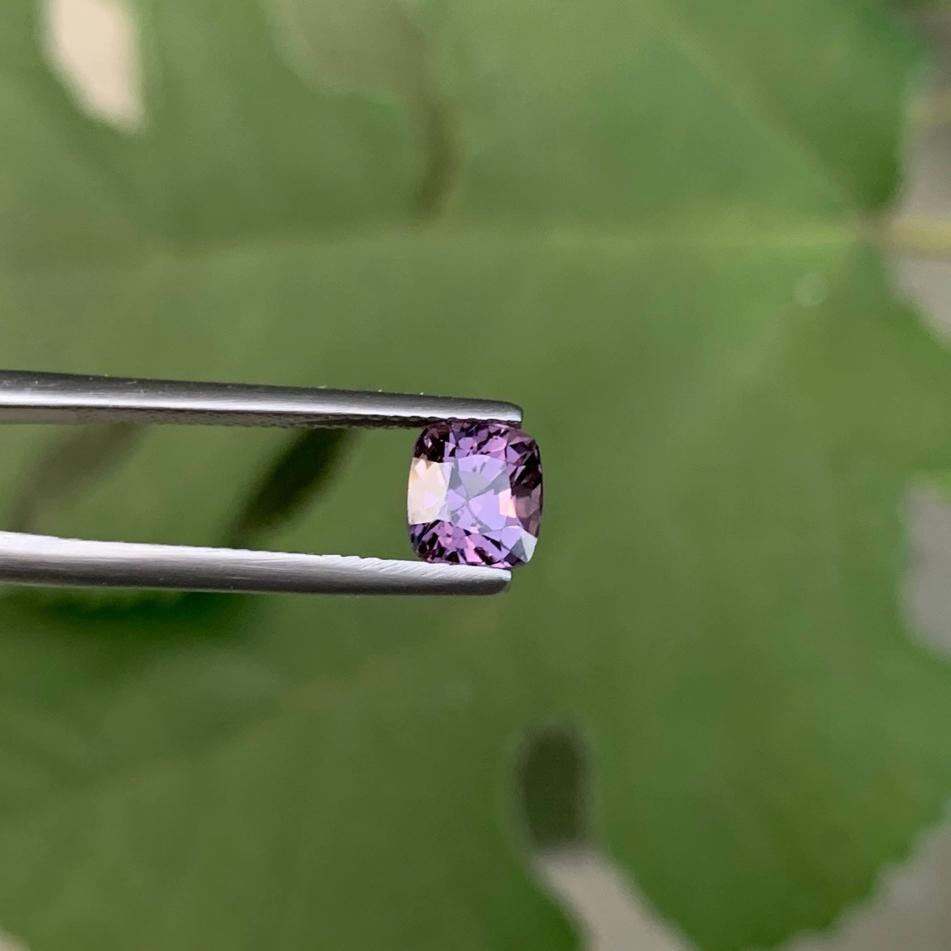 1,70 Carati di Spinello birmano viola grigiastro sciolto naturale con taglio a cuscino in vendita 1