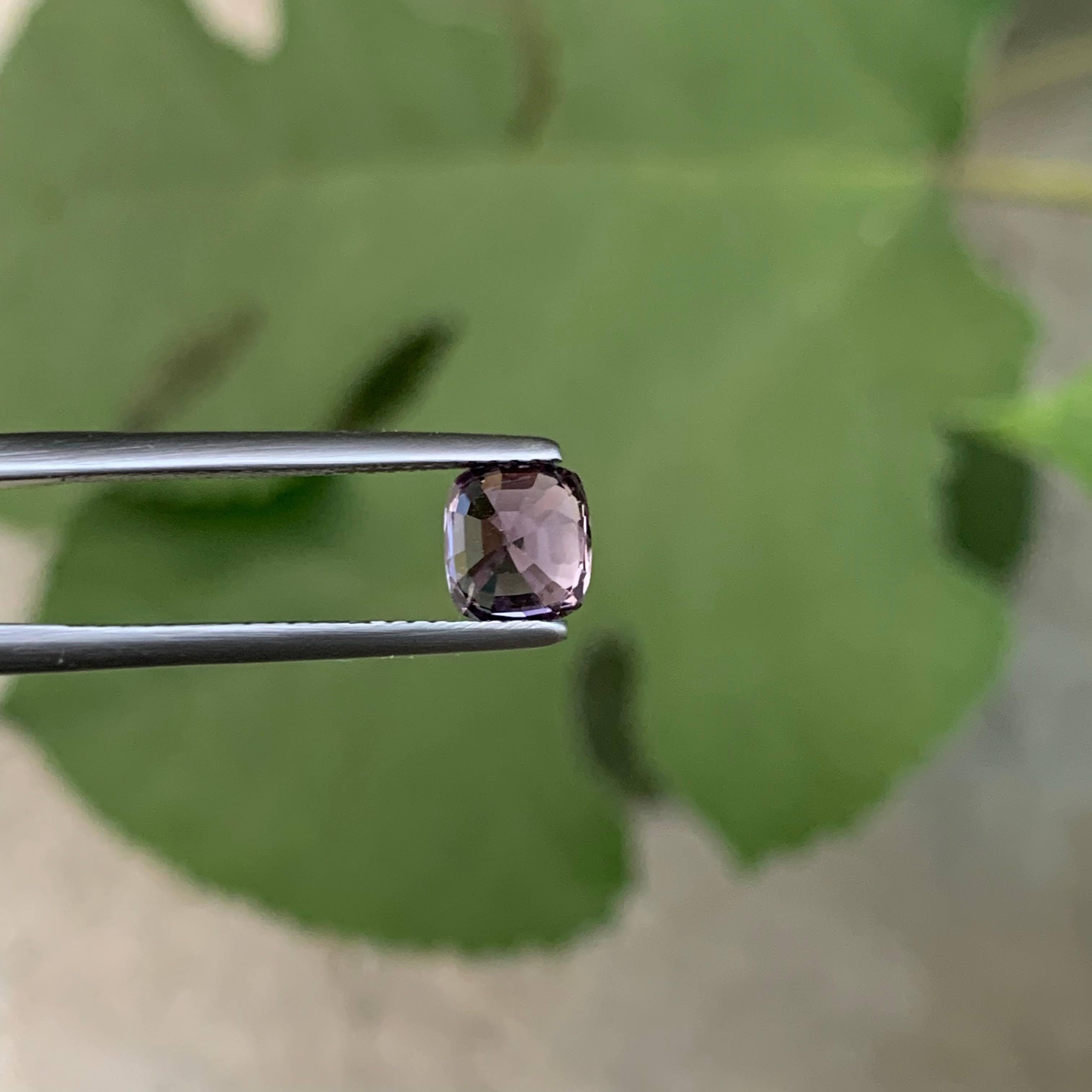 1,70 Carati di Spinello birmano viola grigiastro sciolto naturale con taglio a cuscino in vendita 2