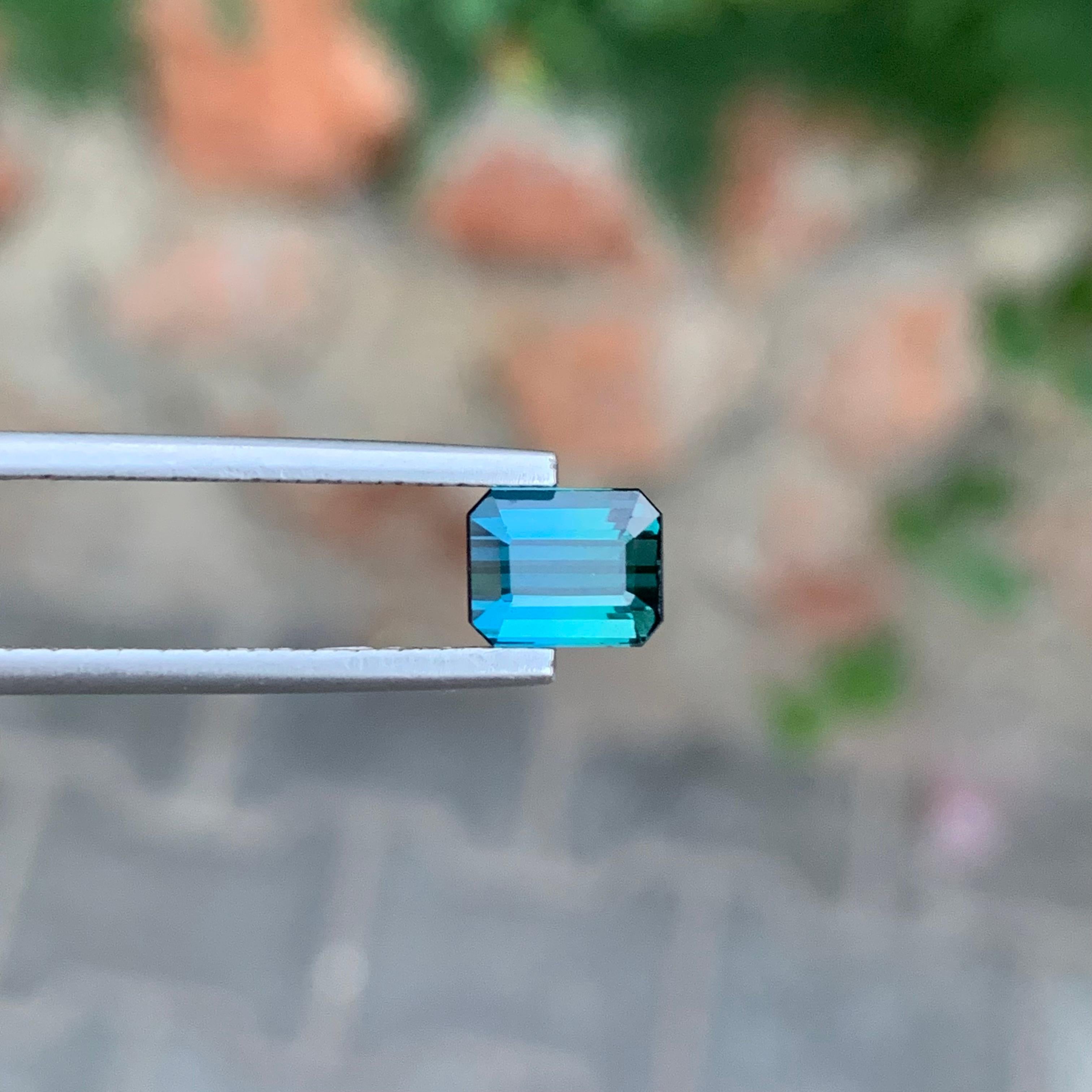 1.70 Karat Natürlicher loser Indicolith Turmalin Smaragd Form Edelstein für Schmuck im Zustand „Neu“ im Angebot in Peshawar, PK