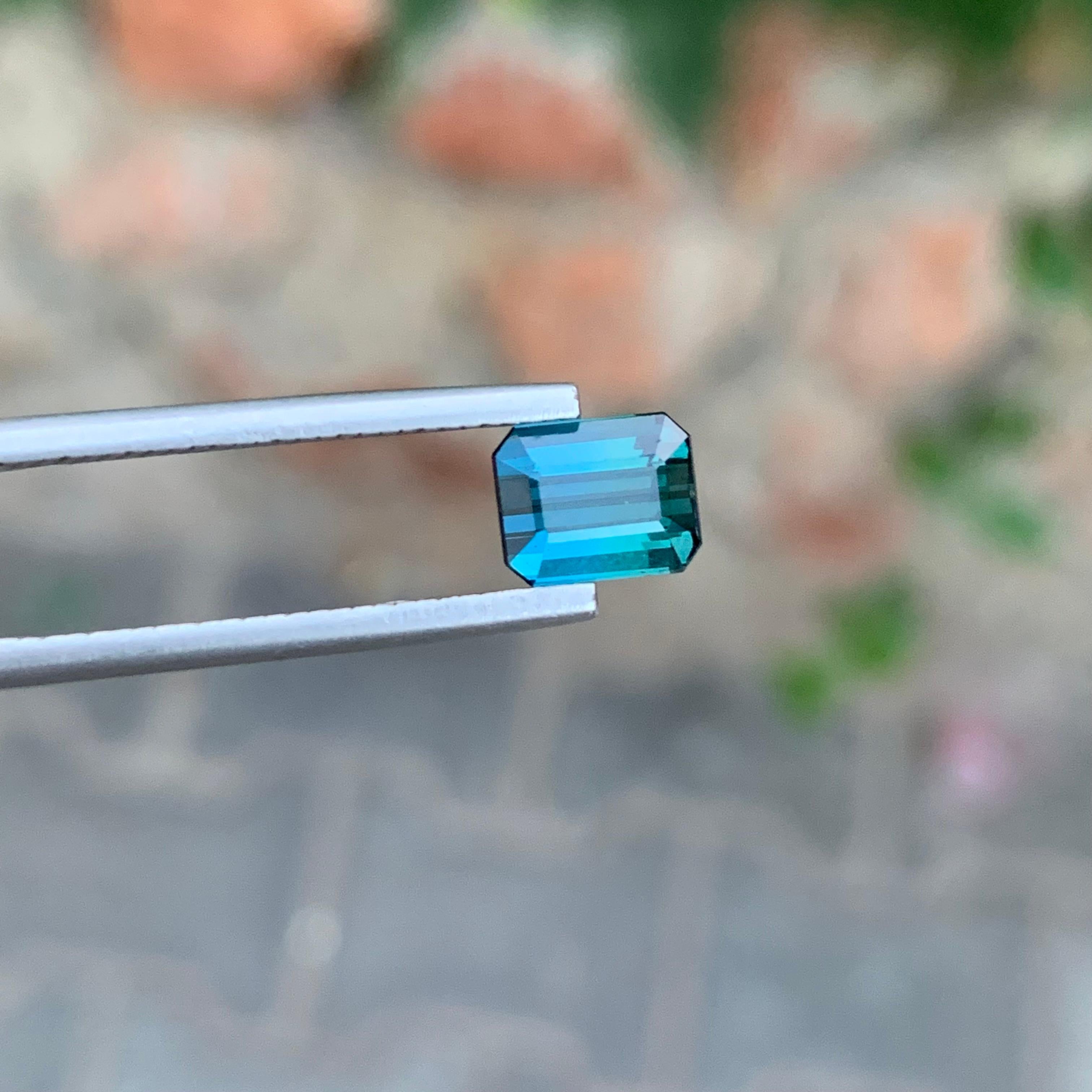1.70 Karat Natürlicher loser Indicolith Turmalin Smaragd Form Edelstein für Schmuck für Damen oder Herren im Angebot