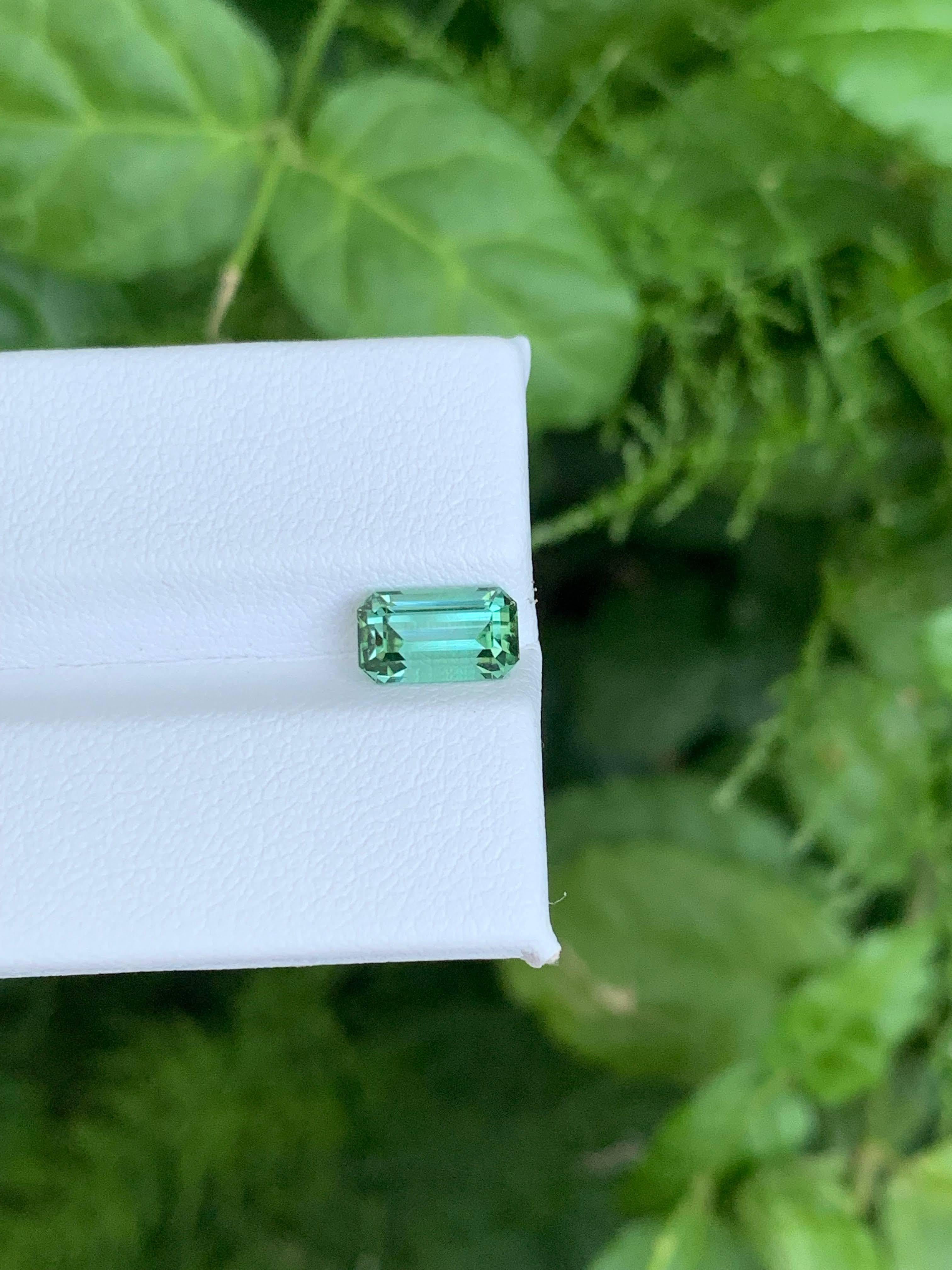1.70 Carat Natural Loose Light Green Tourmaline Emerald Cut Afghan Gemstone (pierre précieuse afghane) Neuf - En vente à Bangkok, TH