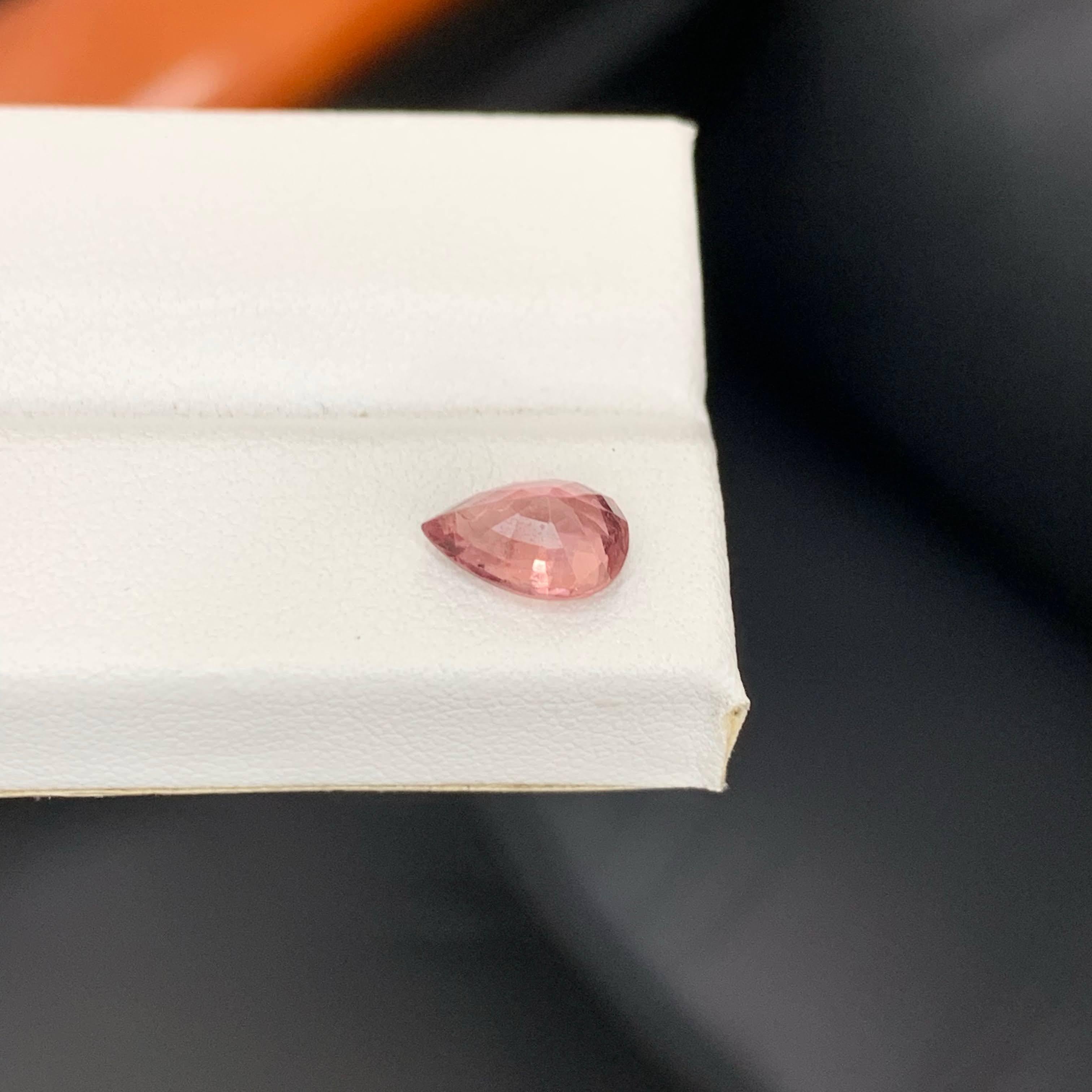 1,70 carati di spinello rosa-pesca naturale sciolto, pietra gemma birmana con taglio a pera In condizioni Nuovo in vendita a Bangkok, TH