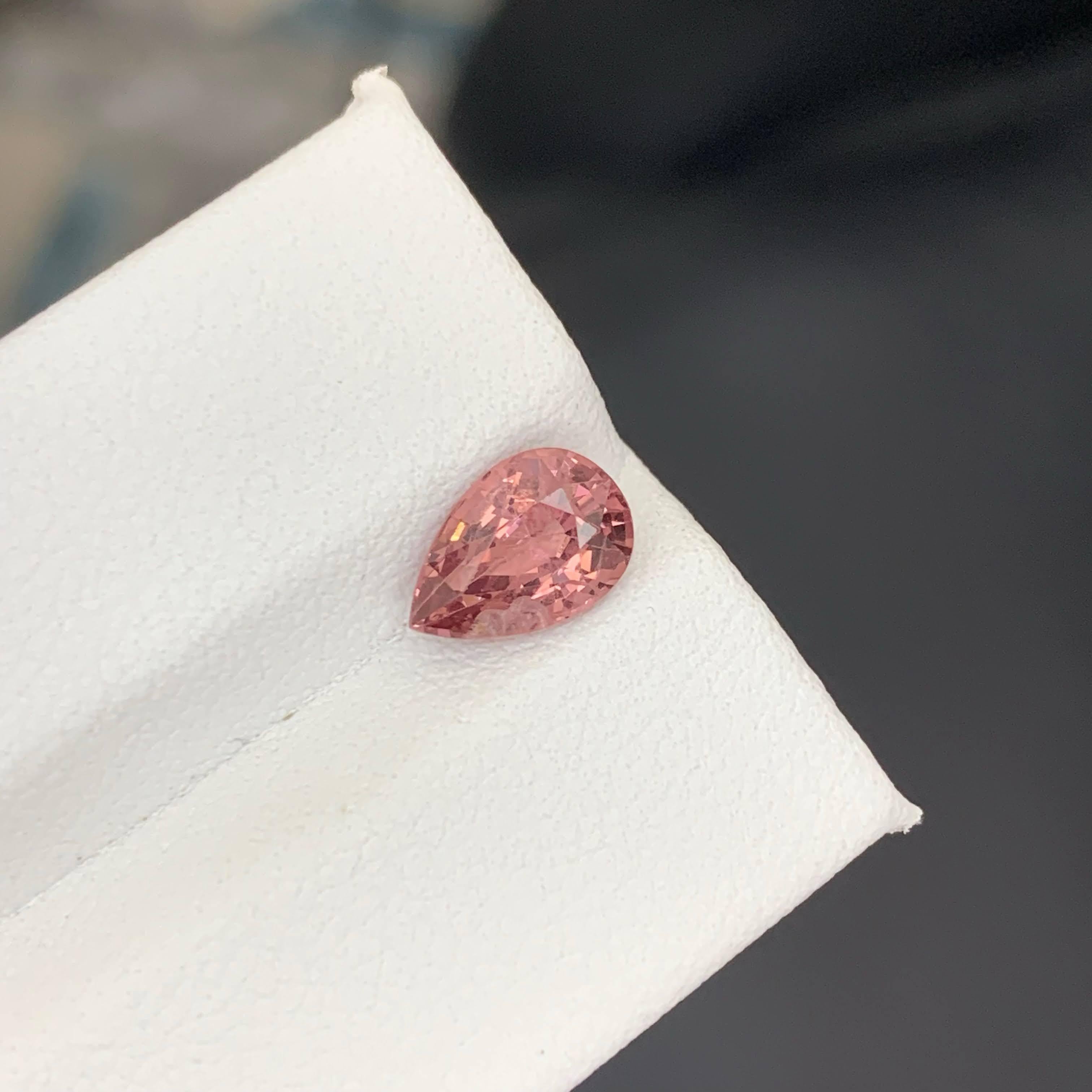 da uomo o donna 1,70 carati di spinello rosa-pesca naturale sciolto, pietra gemma birmana con taglio a pera in vendita