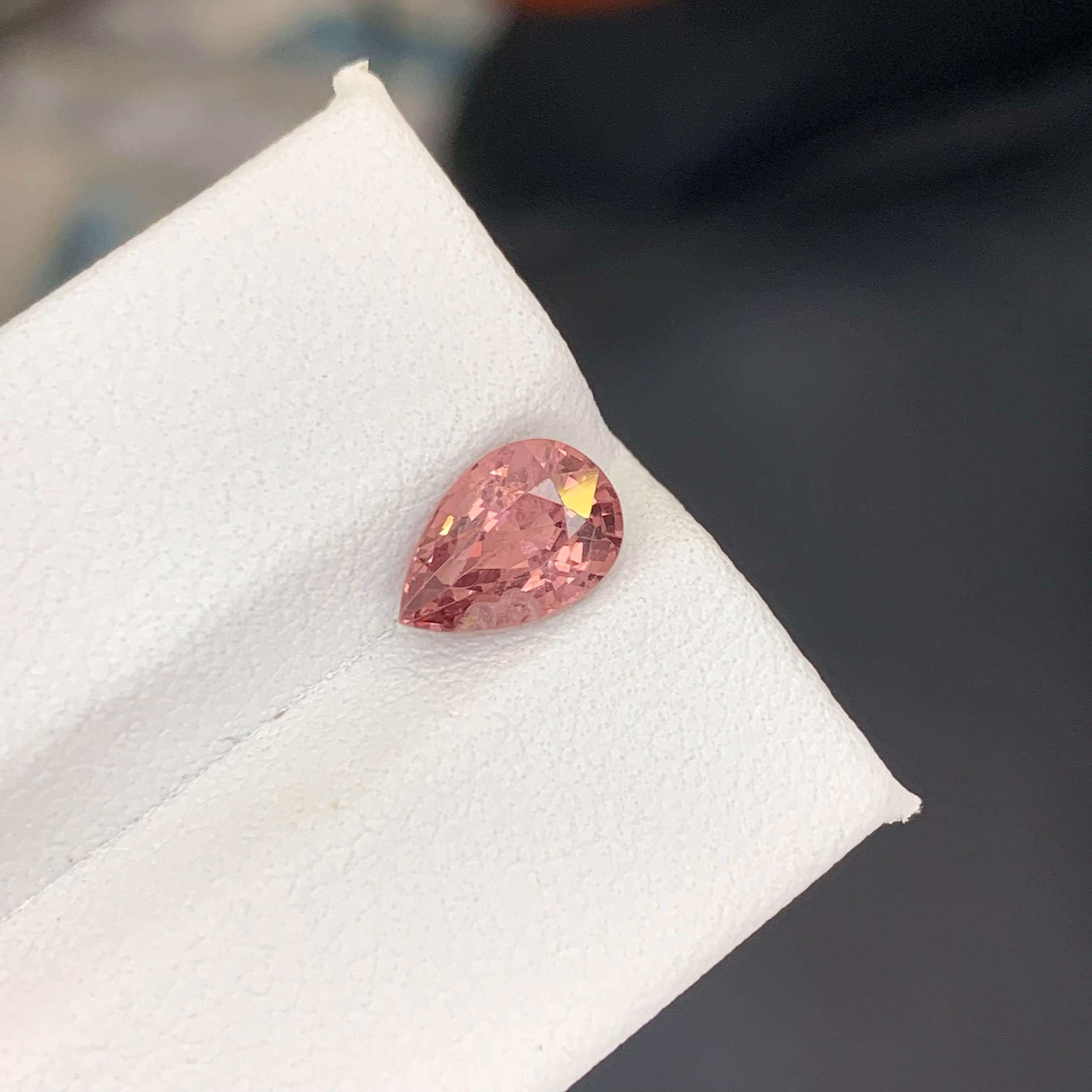 1,70 carati di spinello rosa-pesca naturale sciolto, pietra gemma birmana con taglio a pera in vendita 1