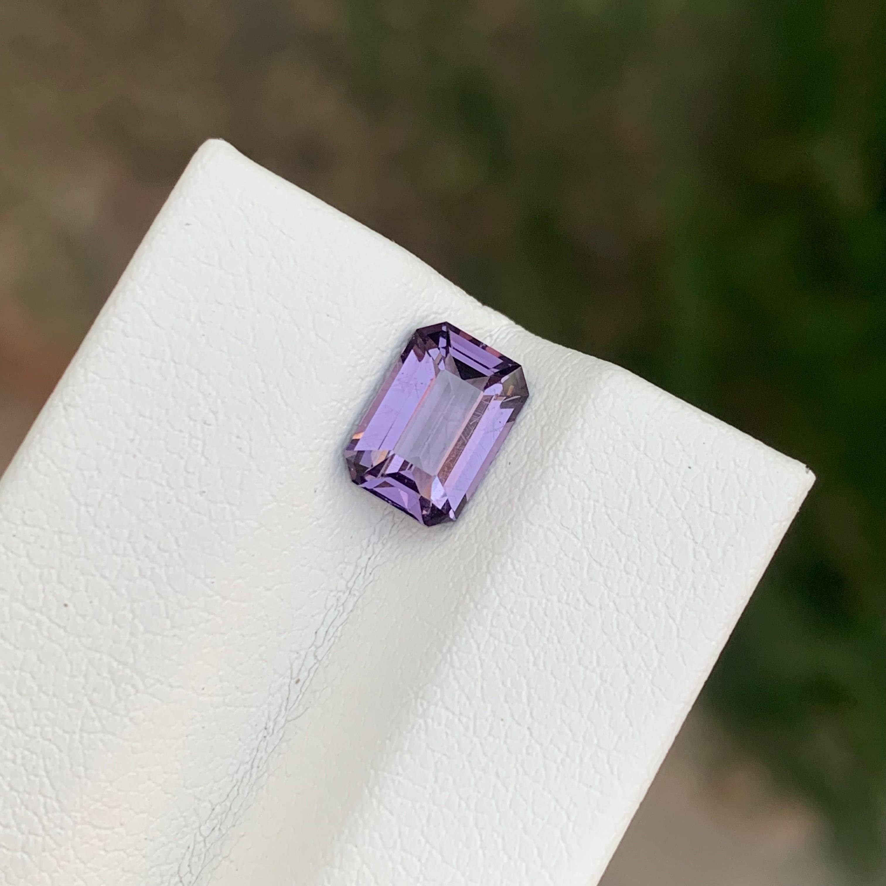 1,70 Karat natürlicher loser lila Spinell Smaragd Form Edelstein (Smaragdschliff) im Angebot