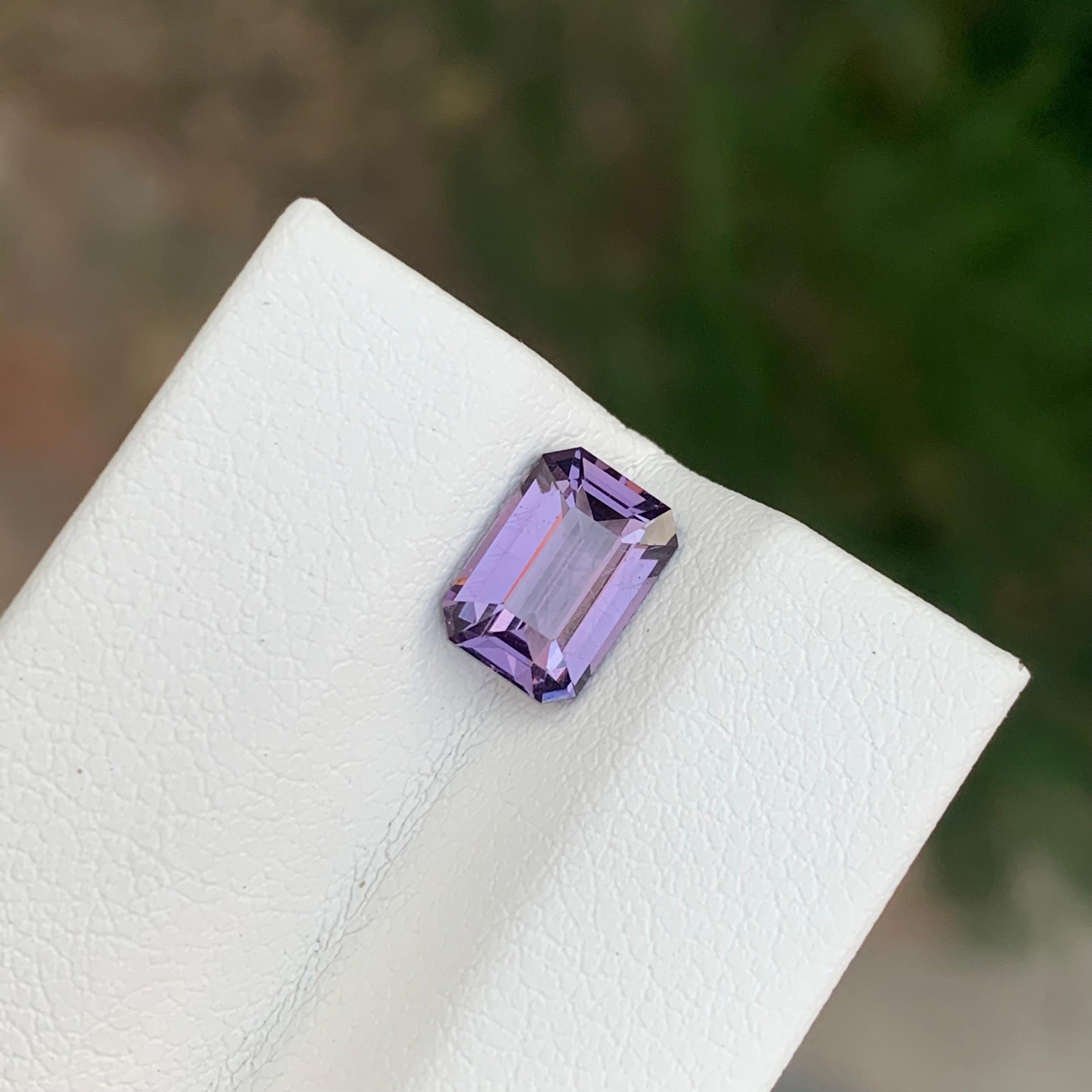 1,70 Karat natürlicher loser lila Spinell Smaragd Form Edelstein im Angebot 1