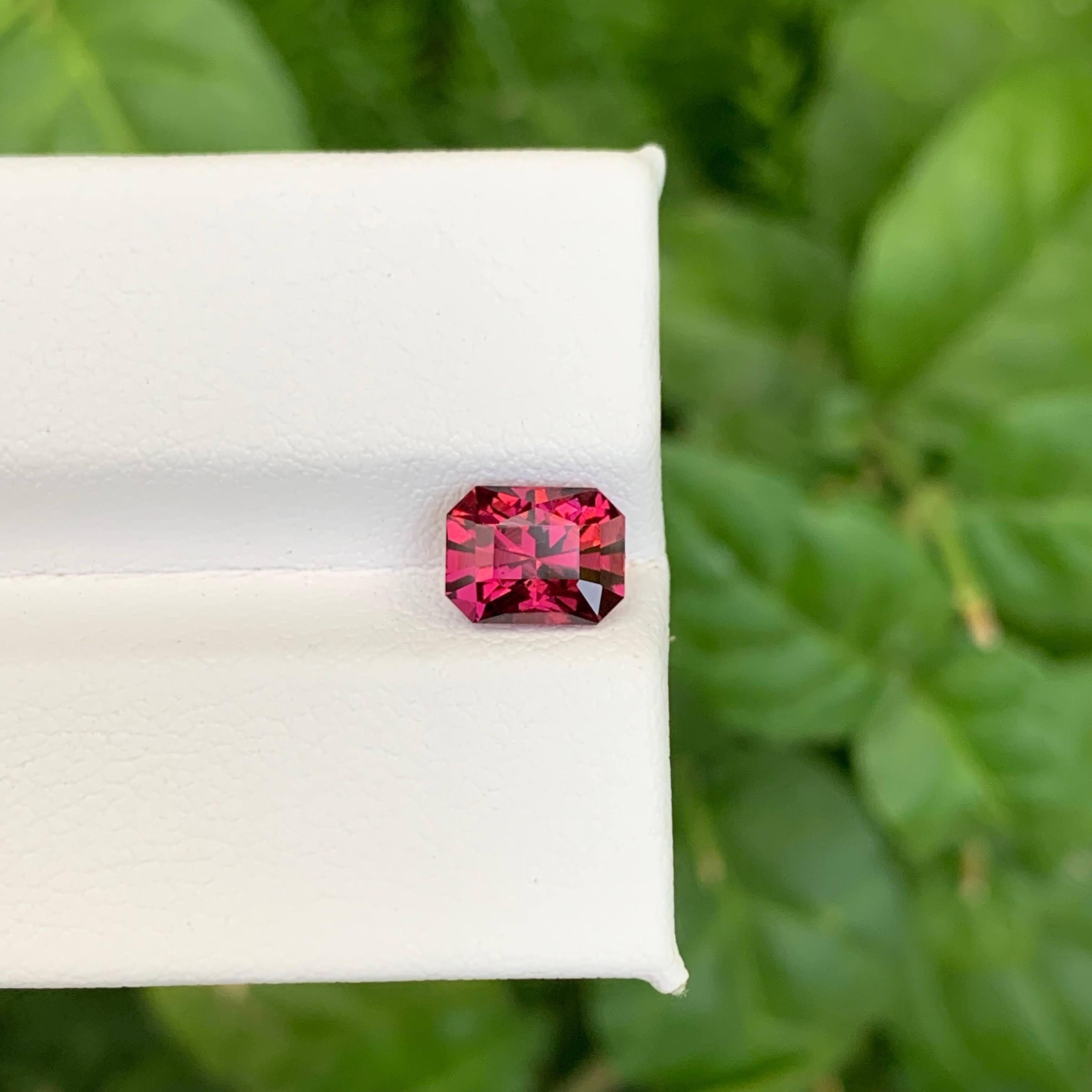 1,70 Karat Natürlicher Roter Granat im Präzisionsschliff Tansanischer Edelstein (Moderne) im Angebot