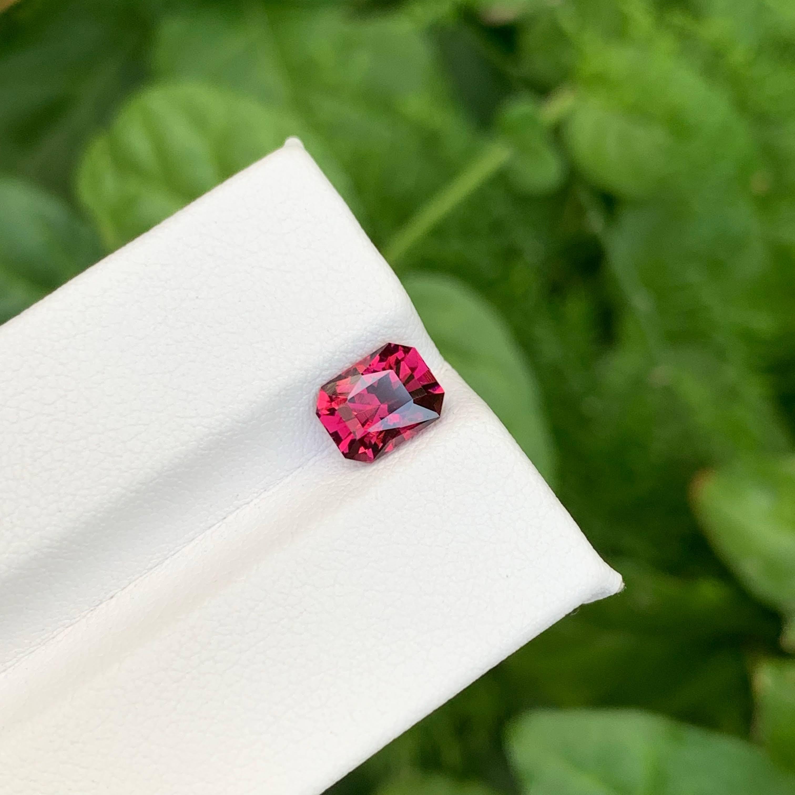 1,70 Karat Natürlicher Roter Granat im Präzisionsschliff Tansanischer Edelstein für Damen oder Herren im Angebot