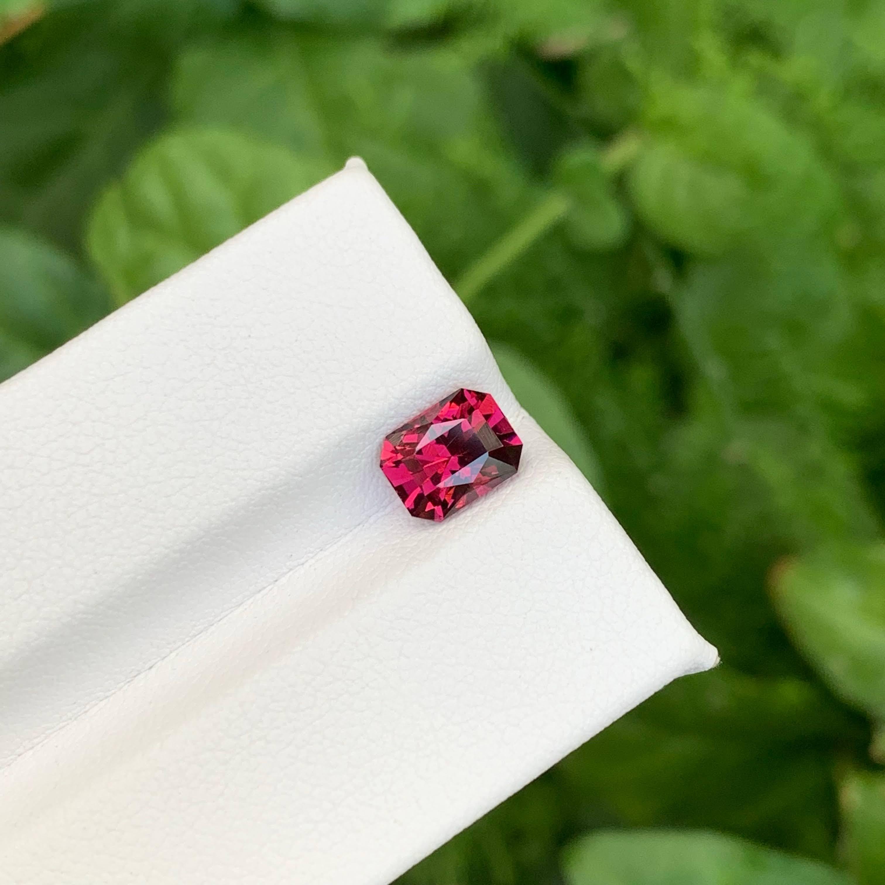 1,70 Karat Natürlicher Roter Granat im Präzisionsschliff Tansanischer Edelstein im Angebot 1