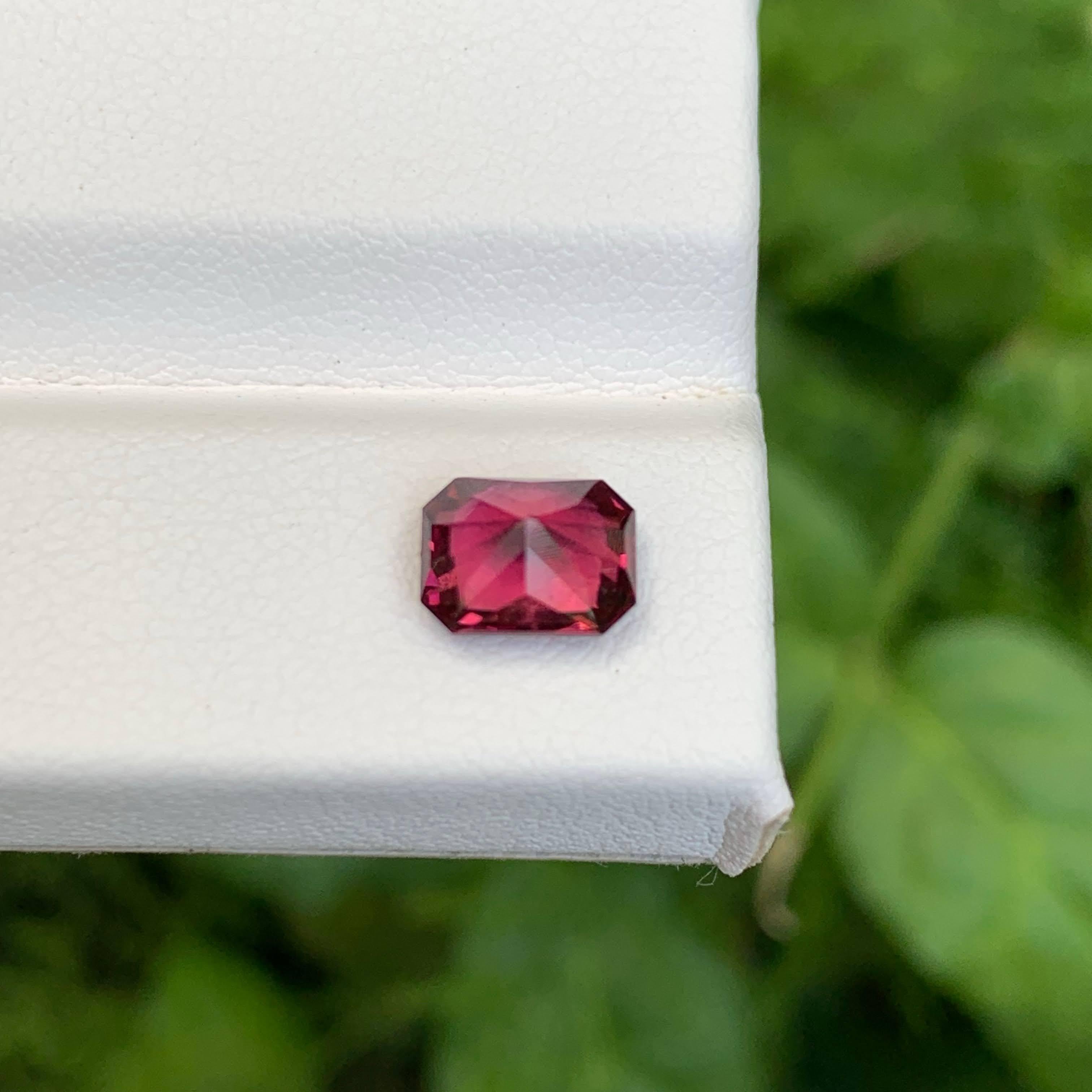 1,70 Karat Natürlicher Roter Granat im Präzisionsschliff Tansanischer Edelstein im Angebot 3