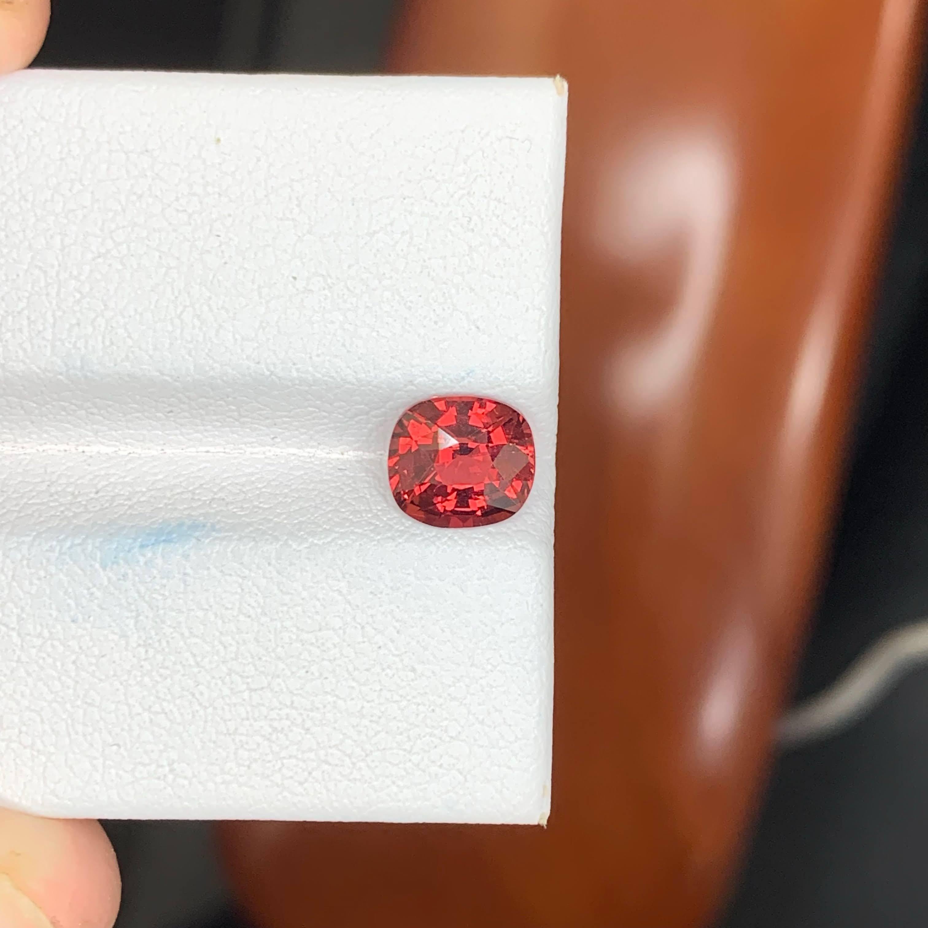 Taille coussin 1.70 Carat Natural Loose Red Garnet Stone Cushion Cut Tanzanian Gemstone en vente