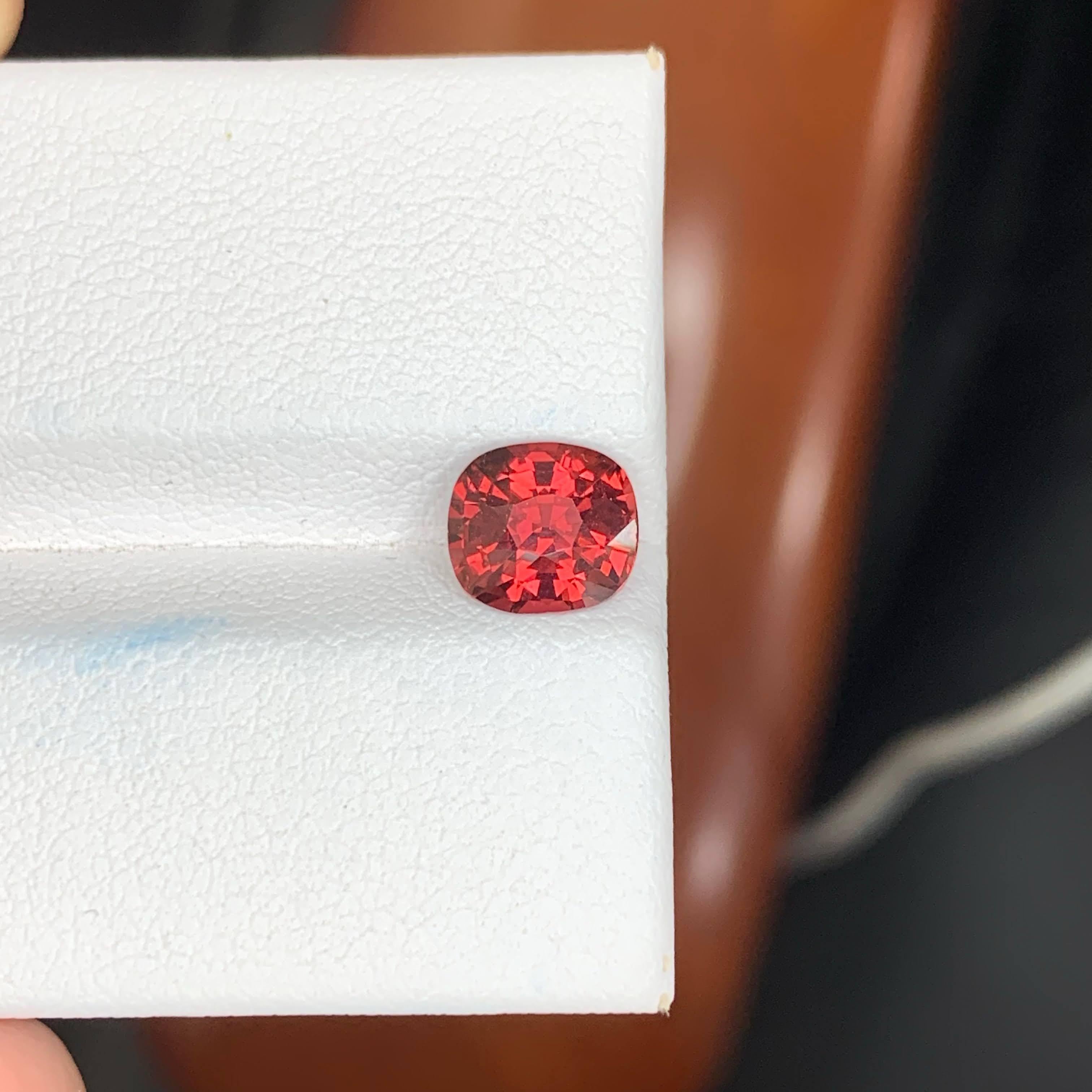 1.70 Carat Natural Loose Red Garnet Stone Cushion Cut Tanzanian Gemstone en vente 1