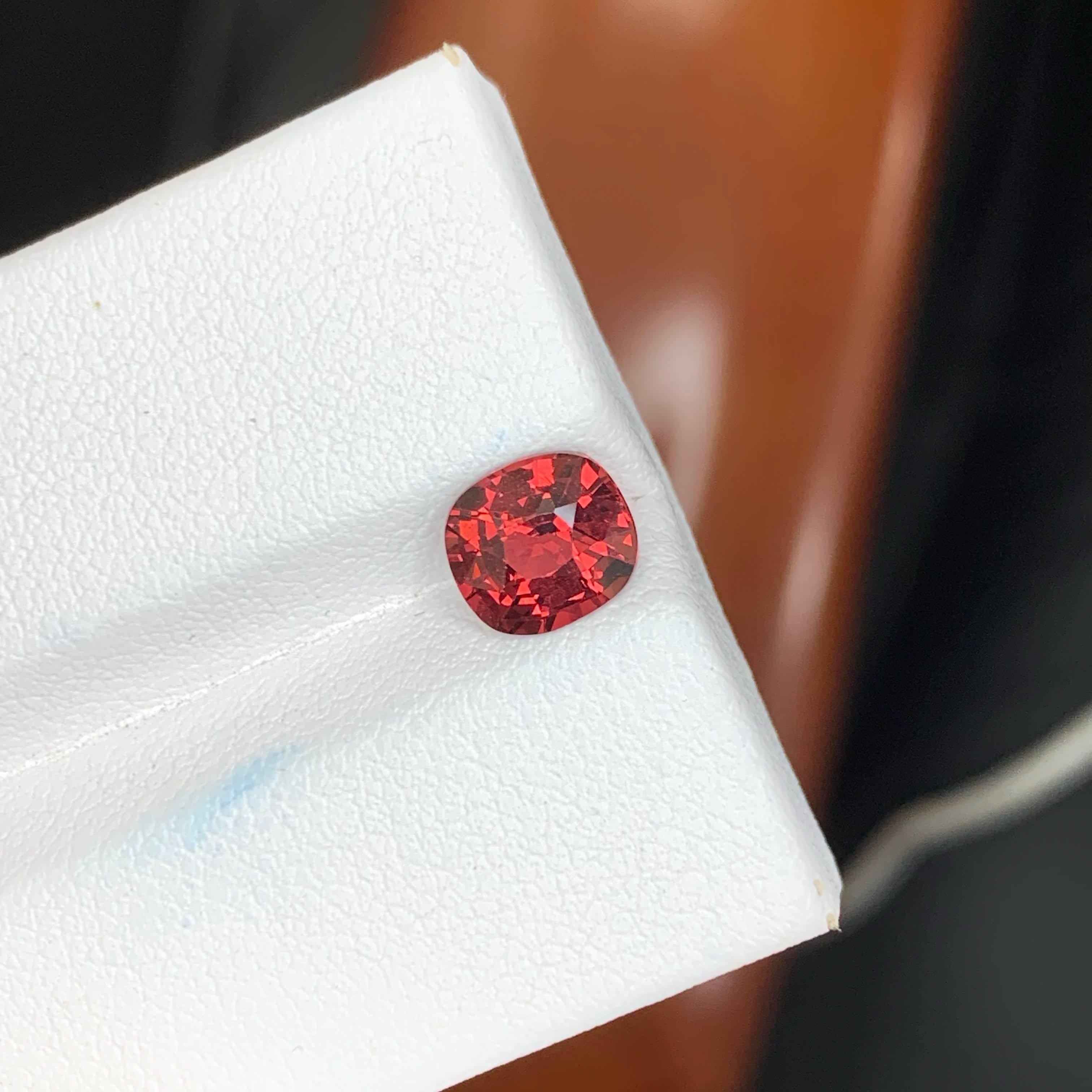 1.70 Carat Natural Loose Red Garnet Stone Cushion Cut Tanzanian Gemstone en vente 2
