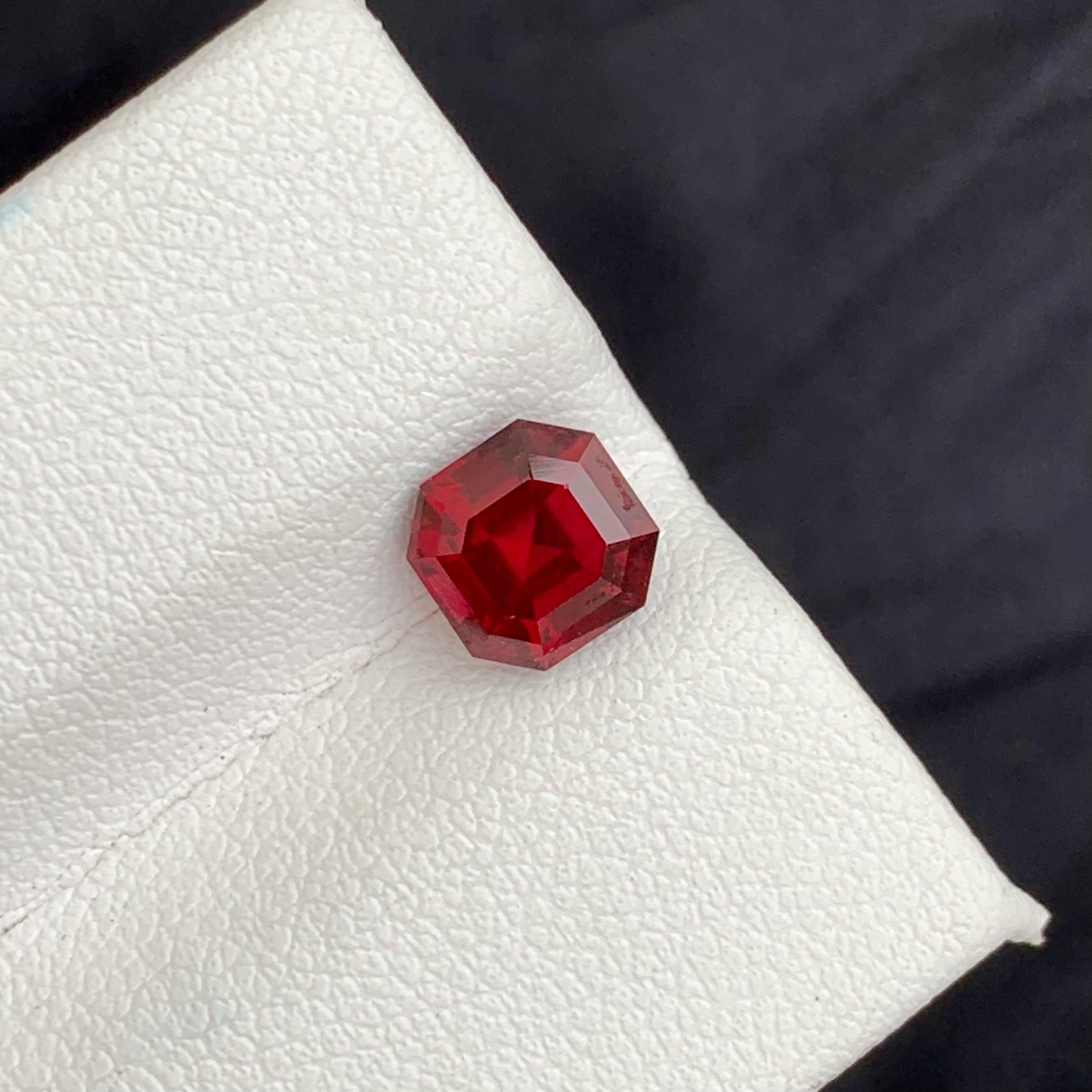 Femenino o masculino Fantástico Granate de Rodolita Natural Suelto 1,70 Quilates Joyería de Granate Anillo de Granate en venta