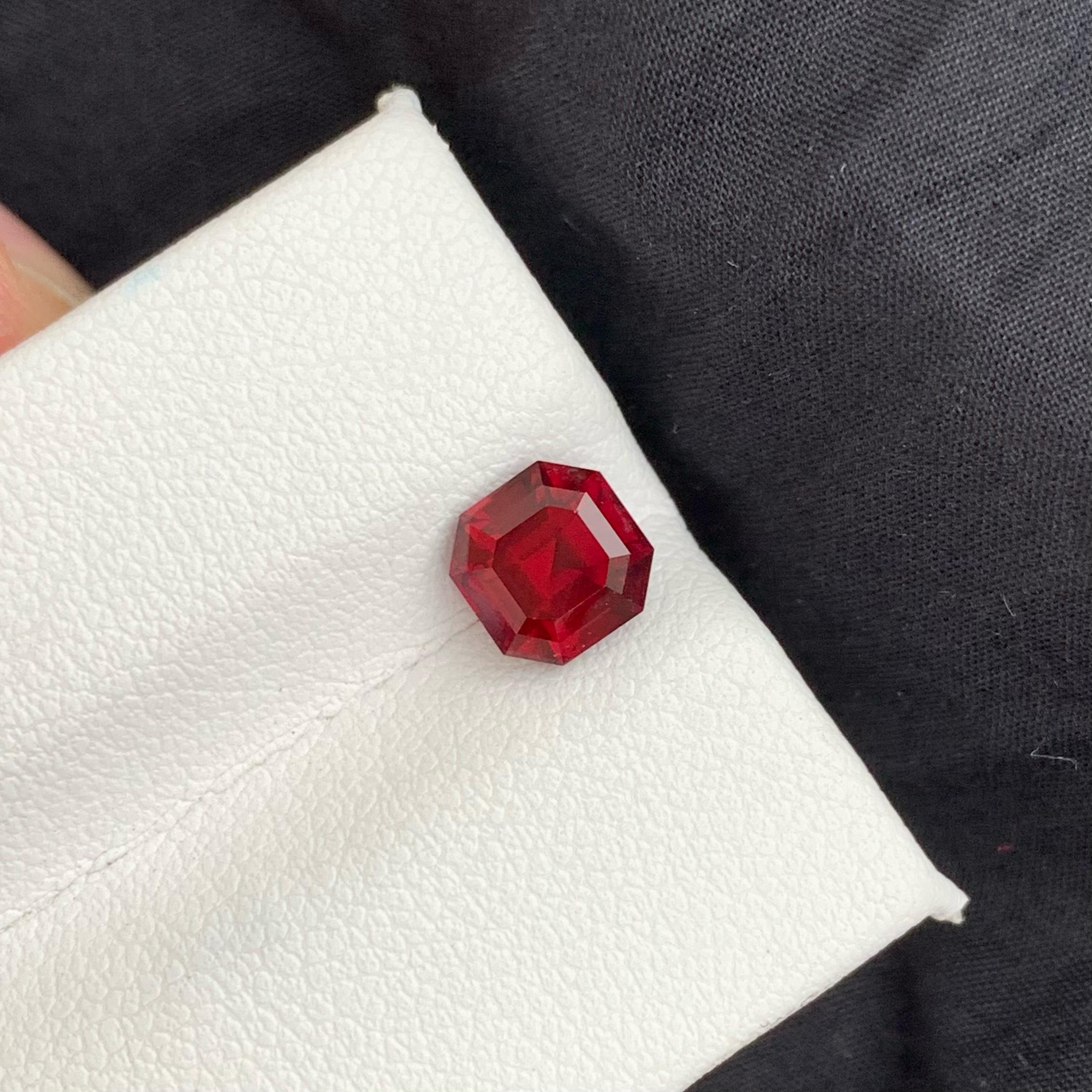 Fantástico Granate de Rodolita Natural Suelto 1,70 Quilates Joyería de Granate Anillo de Granate en venta 2