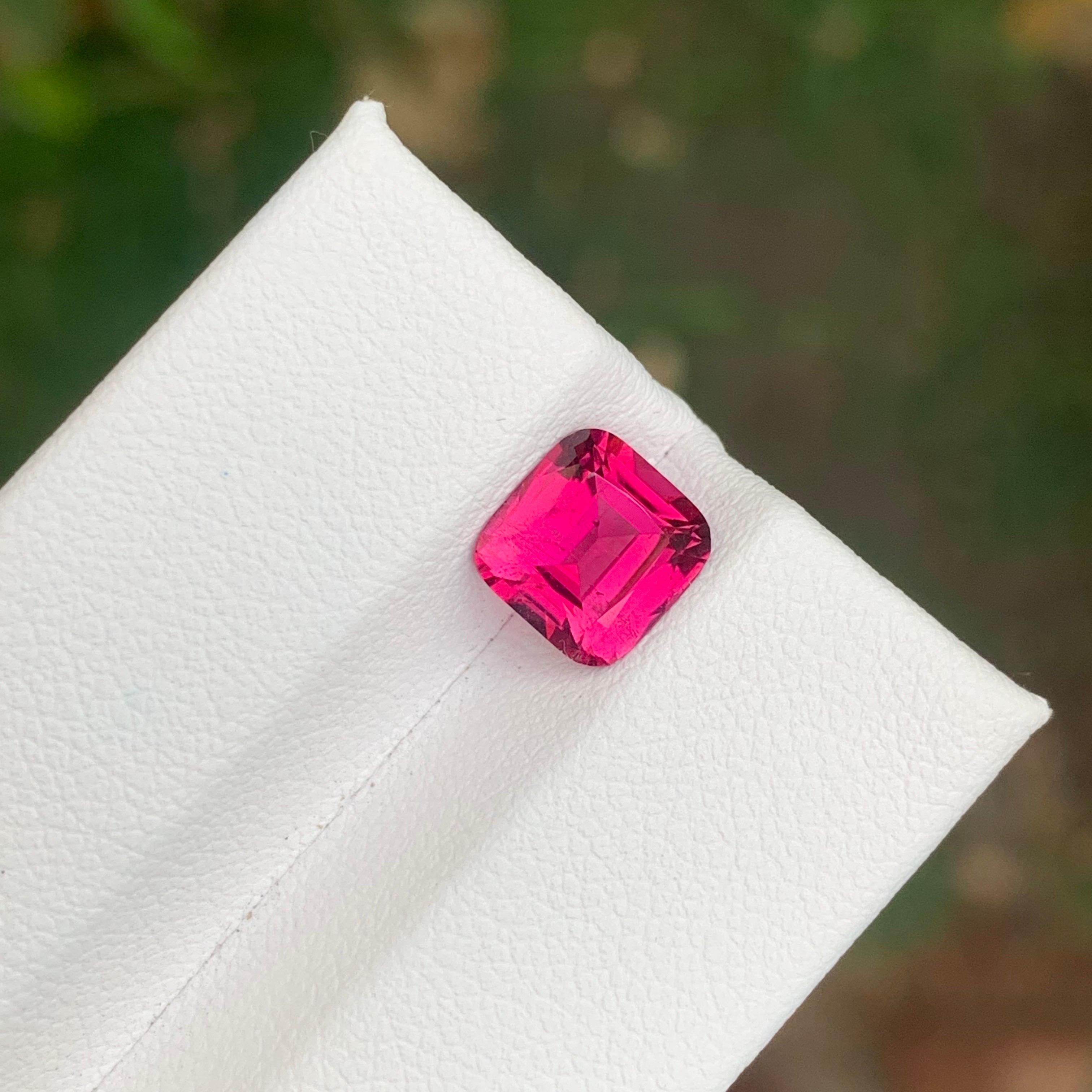 1.70 Carat Natural Loose Rubellite Tourmaline Cushion Shape Gemstone In New Condition For Sale In Peshawar, PK