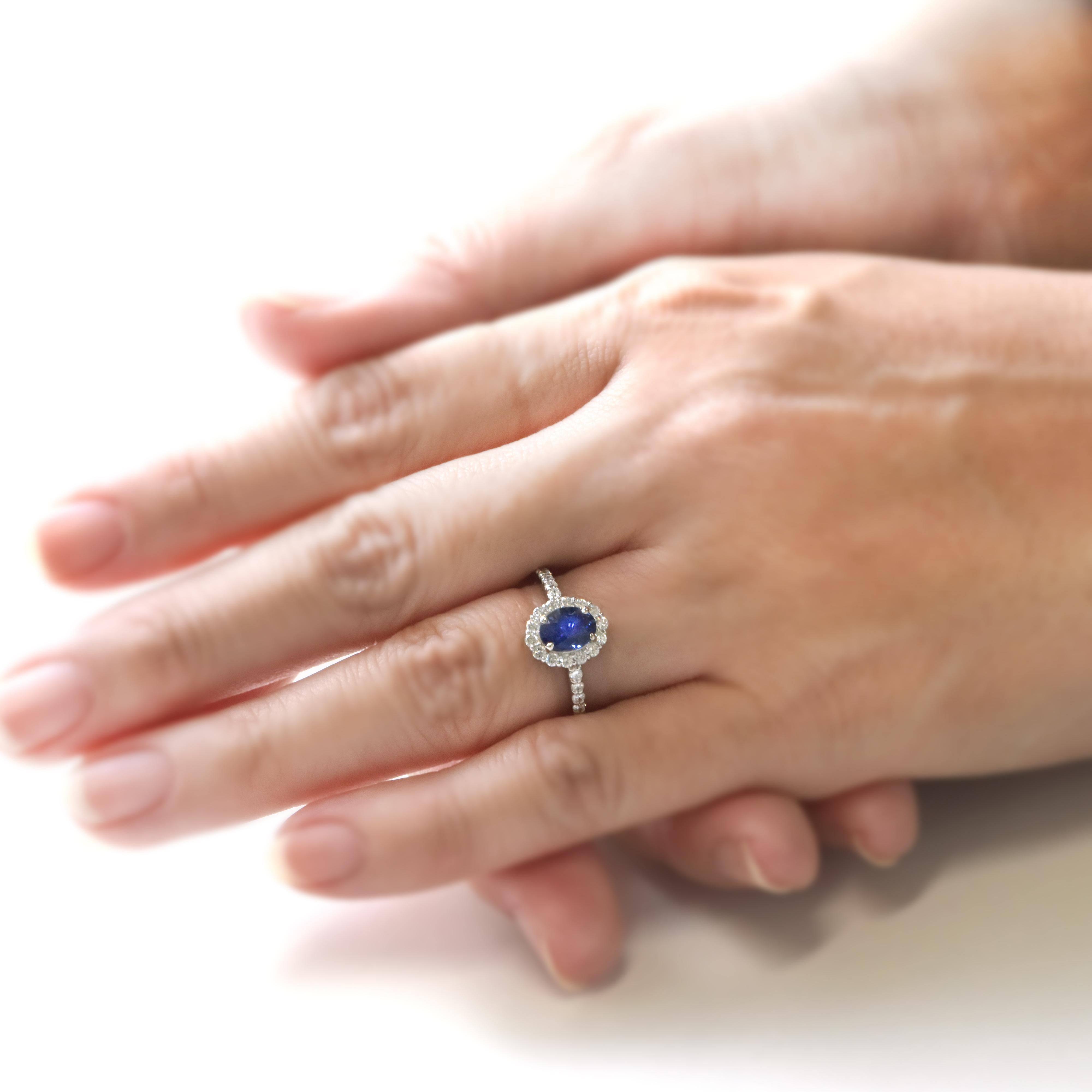 1.70 Carat Natural Sapphire and Diamond Ring Made in Platinum For Sale 4