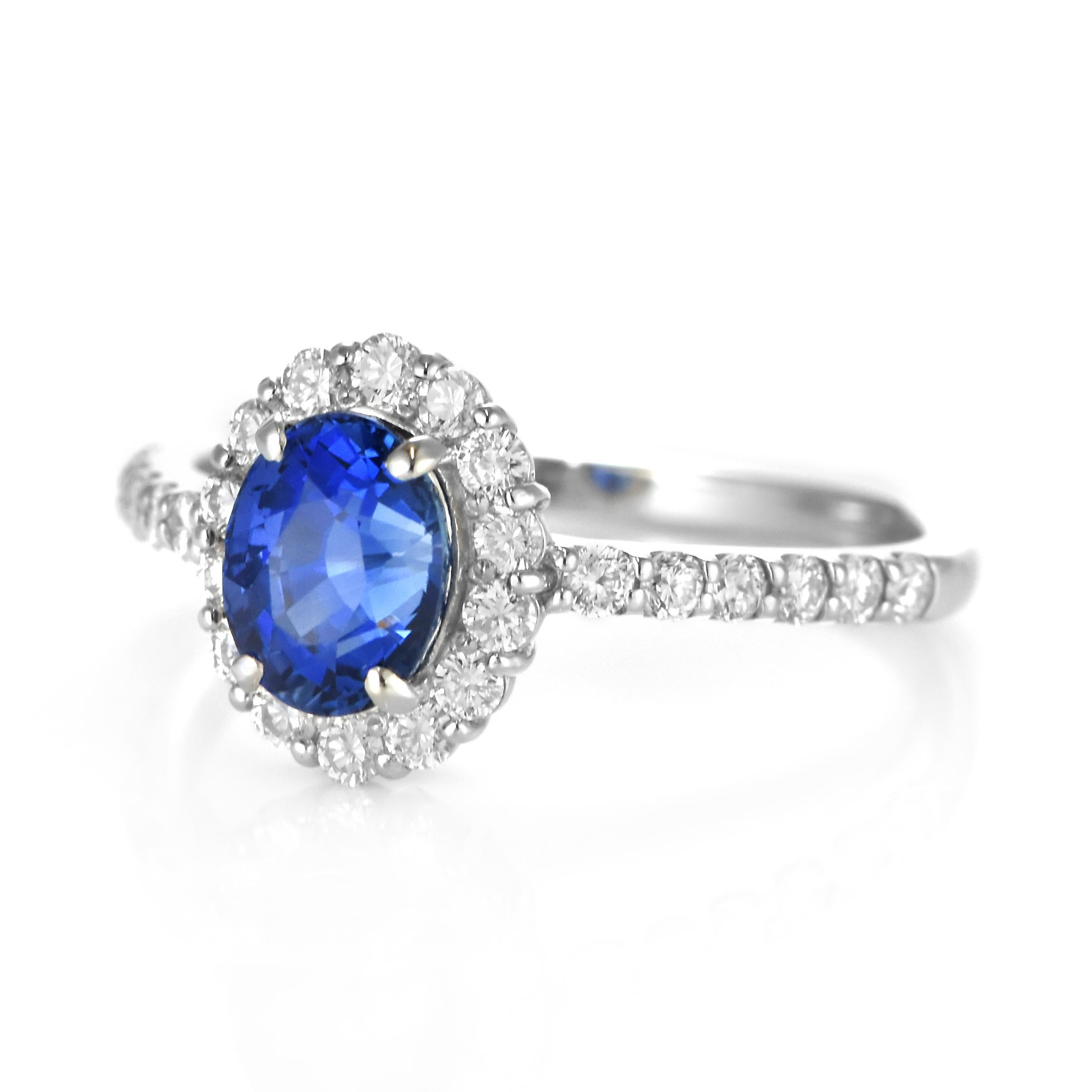 Modern 1.70 Carat Natural Sapphire and Diamond Ring Made in Platinum For Sale