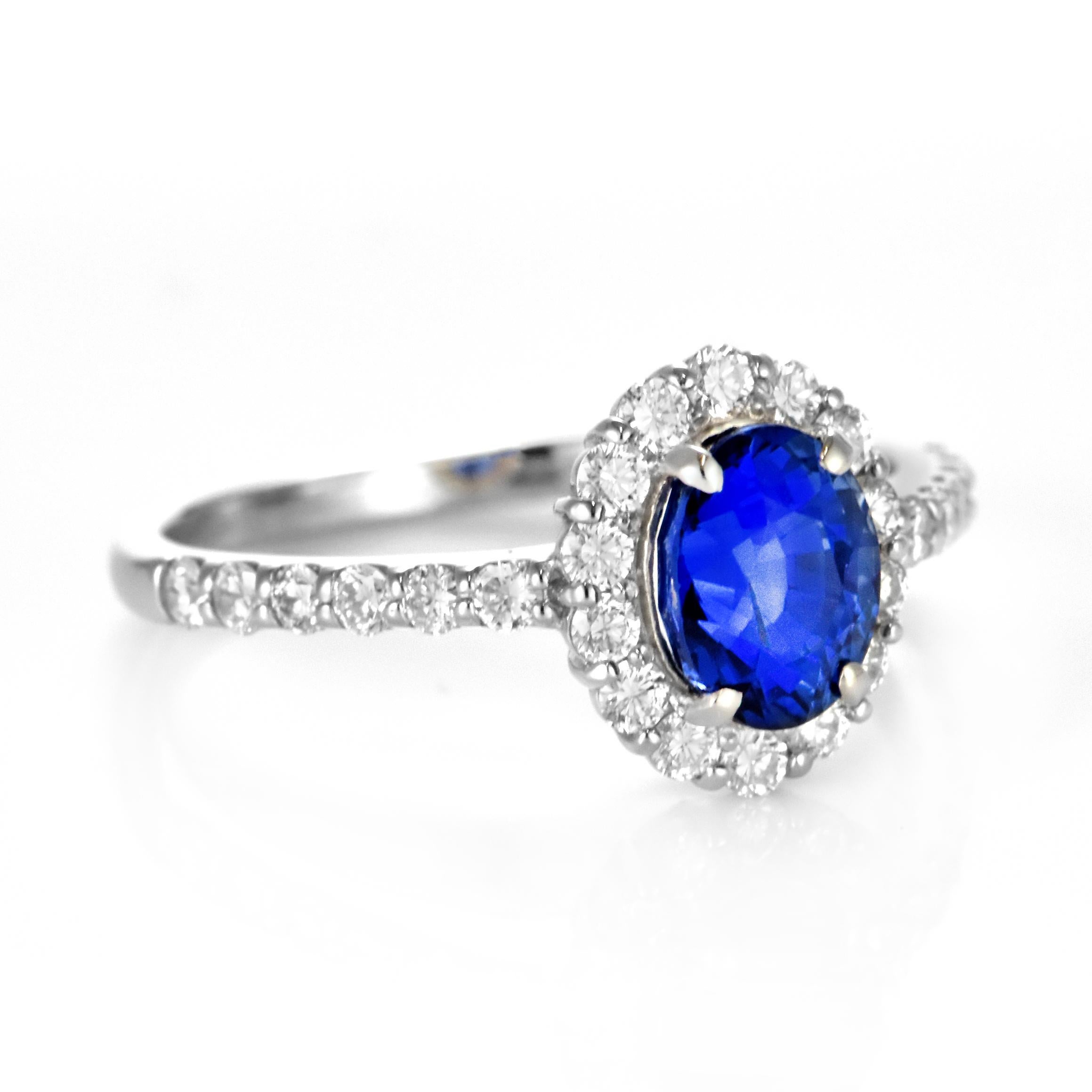 1.70 Carat Natural Sapphire and Diamond Ring Made in Platinum For Sale 1
