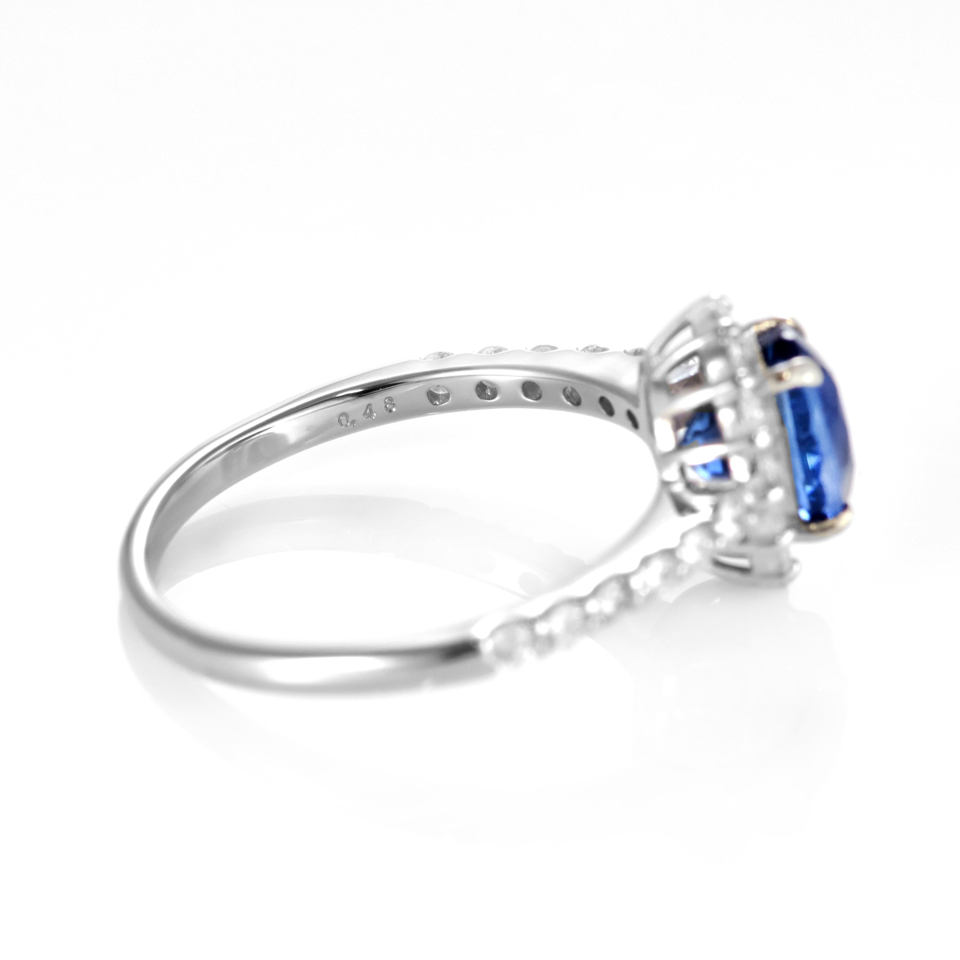 1.70 Carat Natural Sapphire and Diamond Ring Made in Platinum For Sale 3