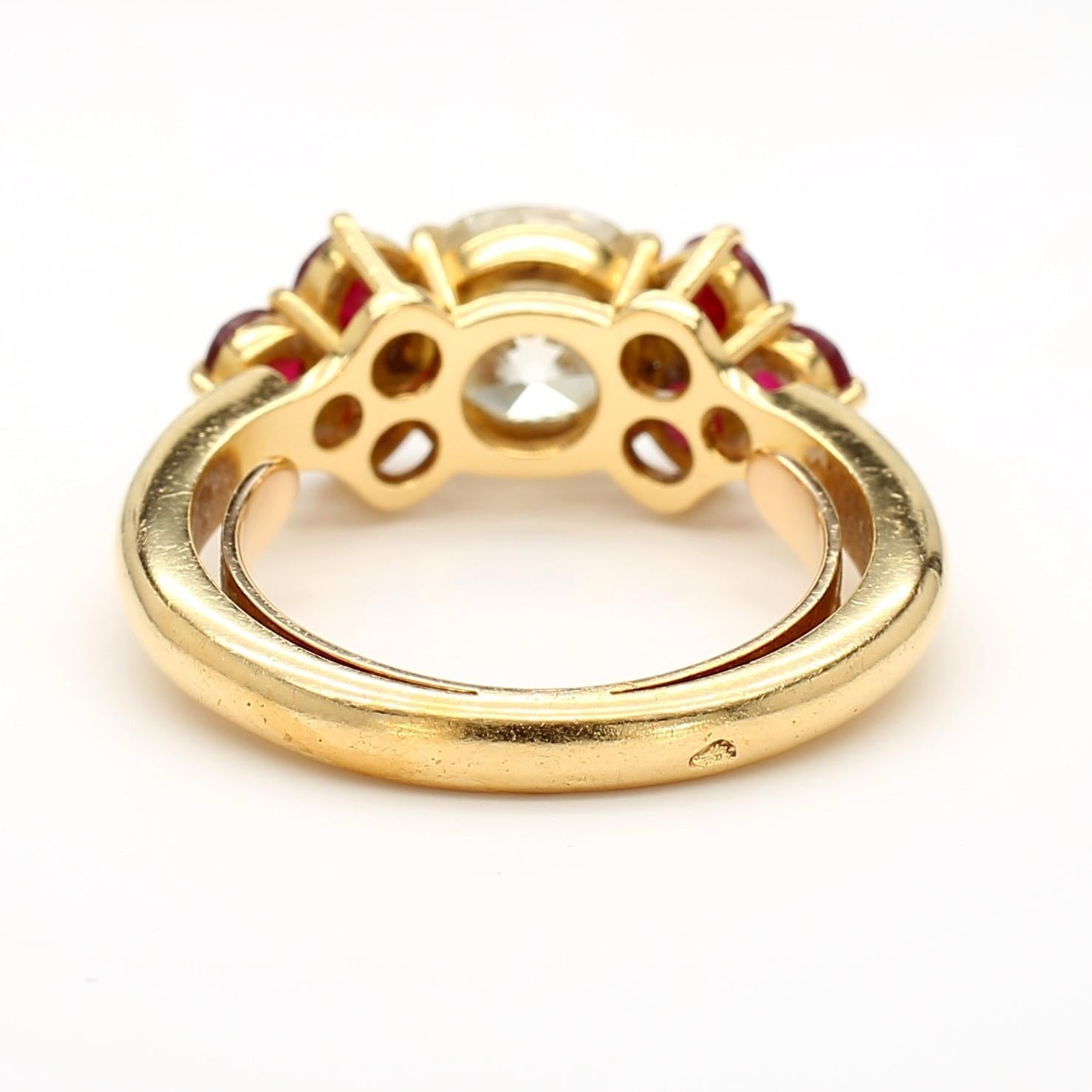 1.70 Carat Old Euro Diamond and Ruby 18K Gold Ring in vendita 2
