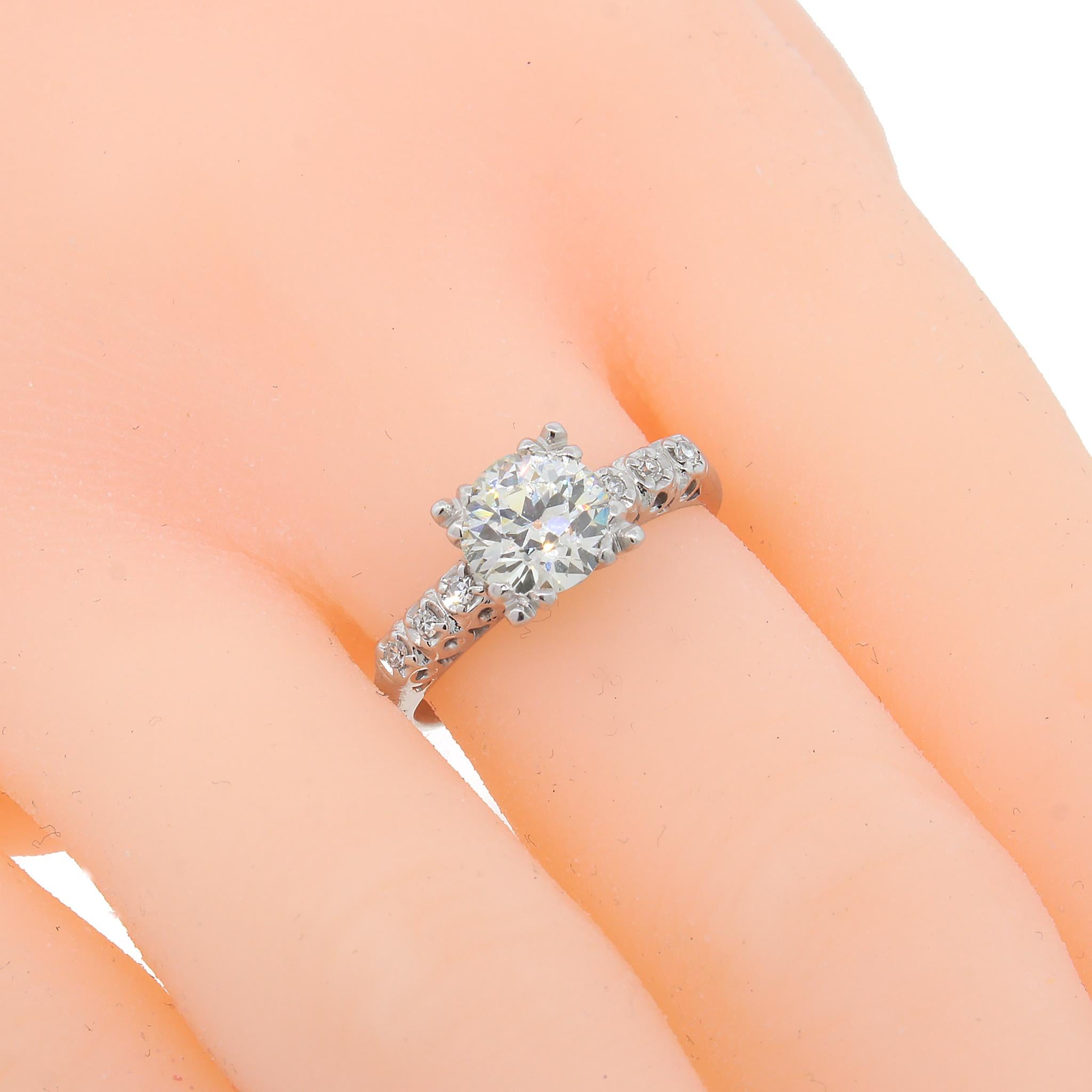 Taille vieille mine Bague de fiançailles en or blanc avec diamant taille vieille mine de 1,70 carat en vente