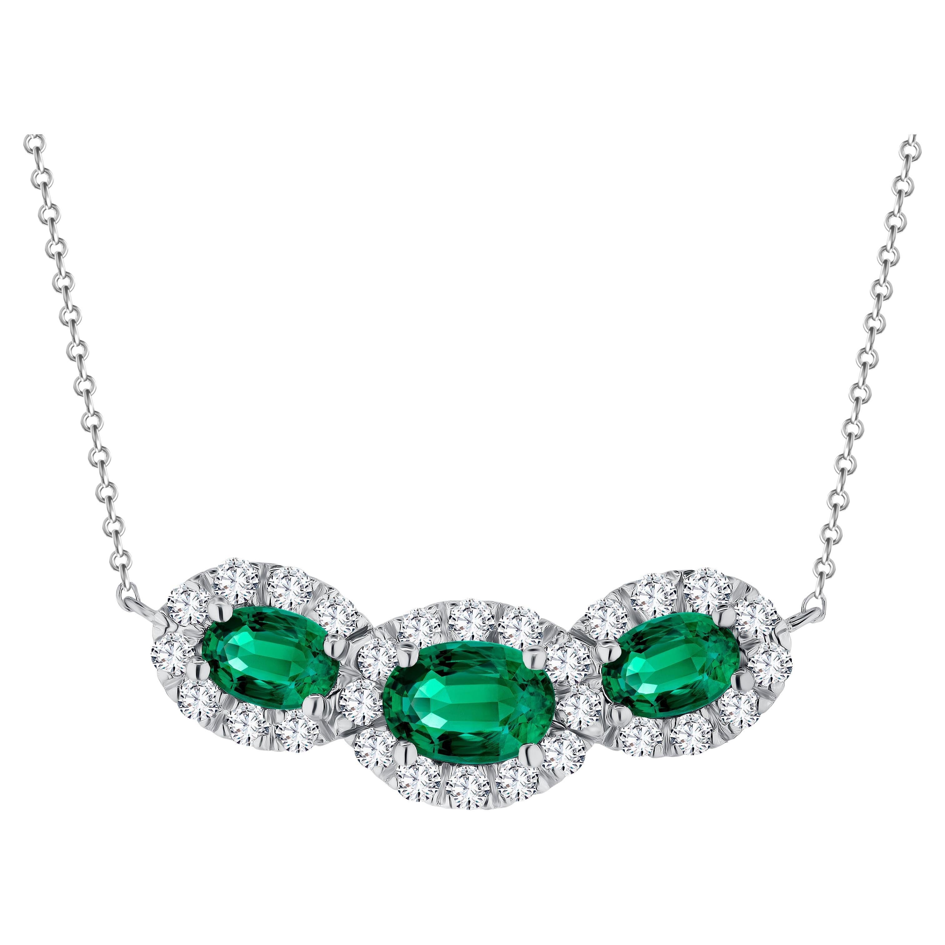 Pendentif Trio d
émeraudes ovales de 1,70 carat avec 0,60 ct de diamants en 18k blanc ref918