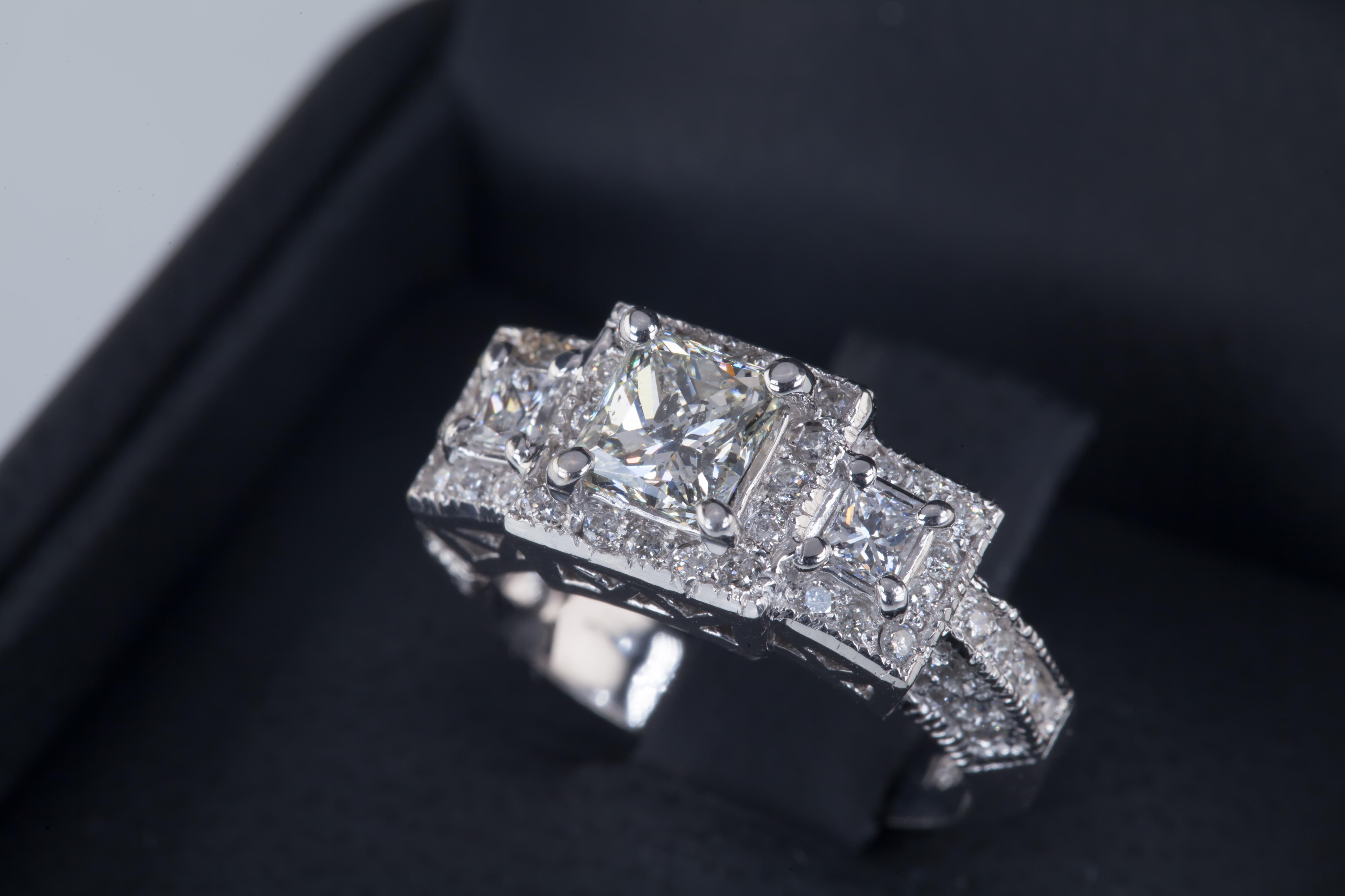 1.70 Carat Princess Cut Diamond 3-Stone 18 Karat White Gold Engagement Ring In Excellent Condition For Sale In Sherman Oaks, CA