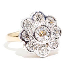 1.70 Carat Round Brilliant Cut Diamond Daisy Cluster Vintage 18 Carat Gold Ring
