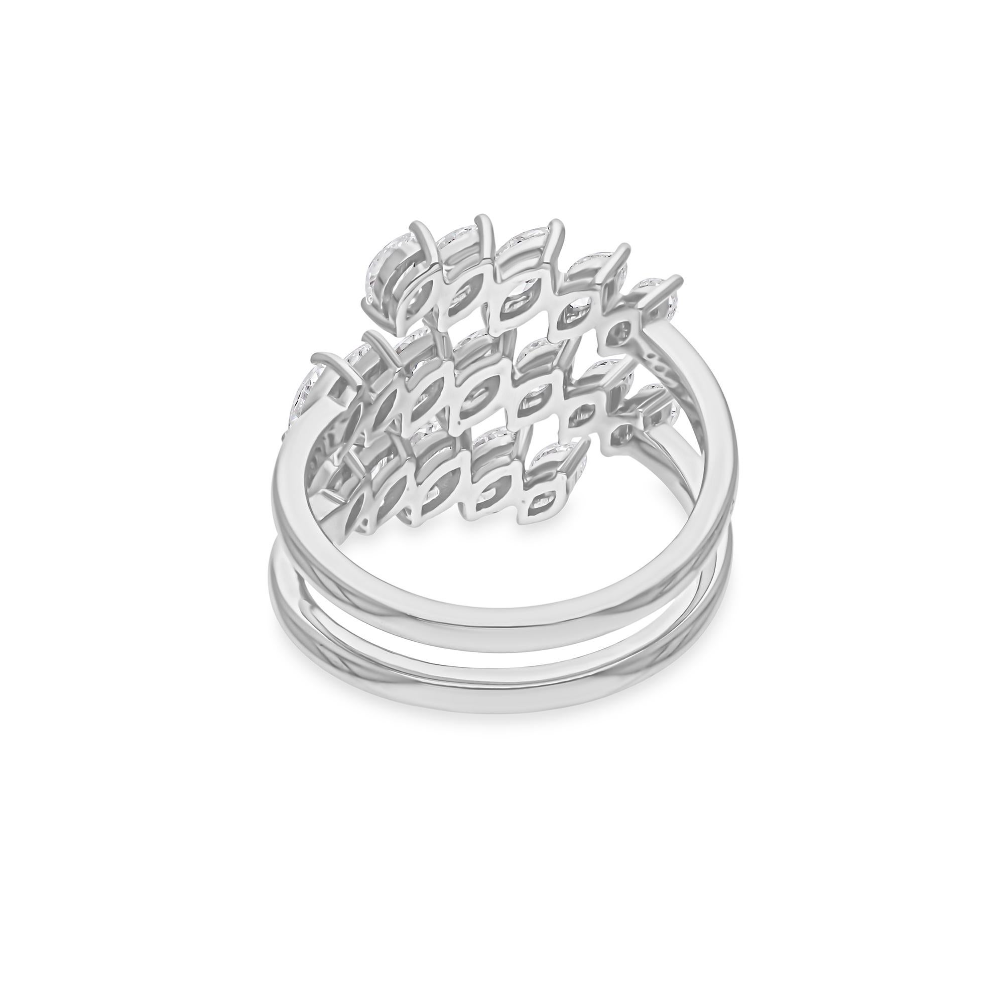 1.70 Carat SI Clarity HI Color Marquise Diamond Spiral Ring 18 Karat White Gold In New Condition For Sale In Diera, Dubai
