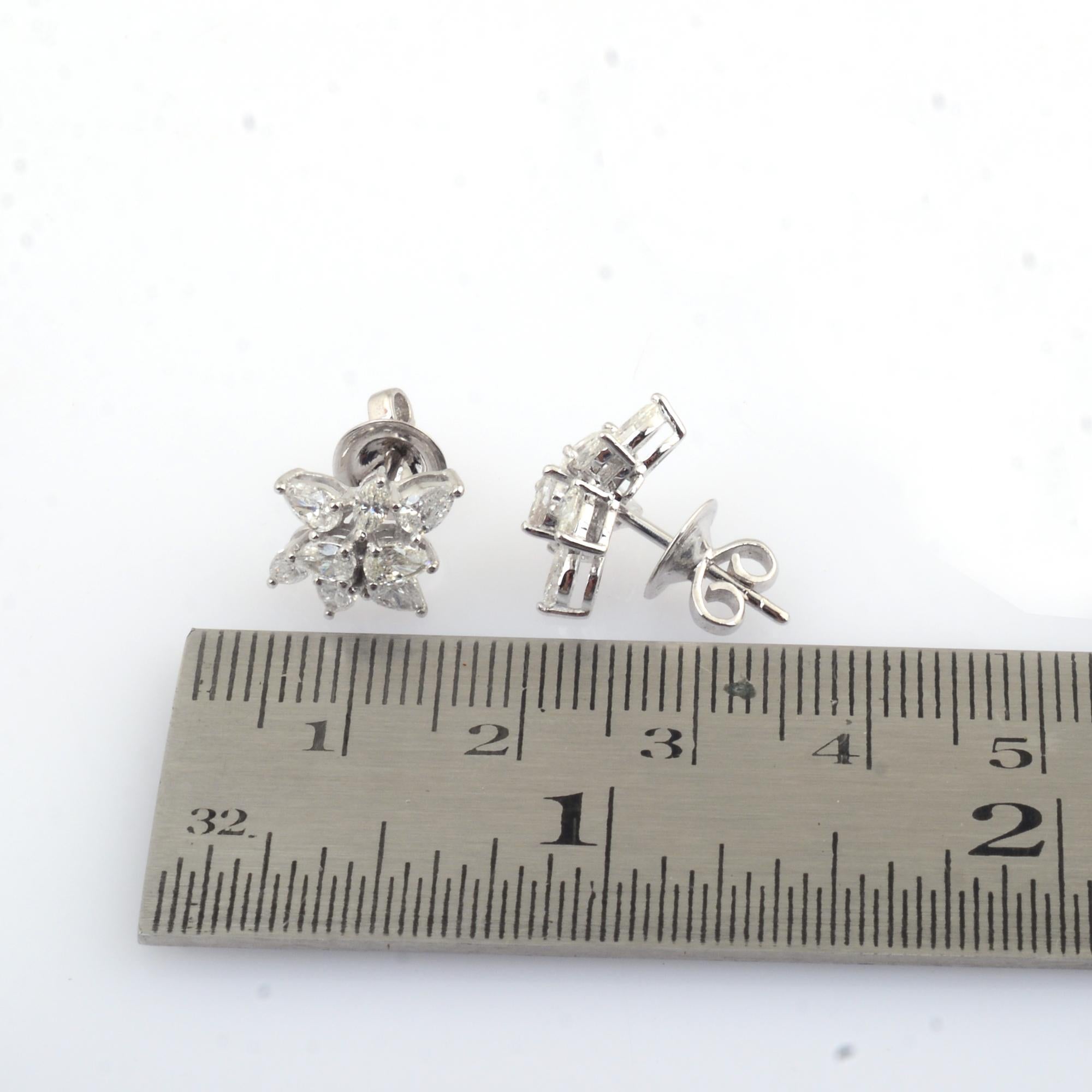 Pear Cut 1.70 Carat SI Clarity HI Color Pear Diamond Stud Earrings 18 Karat White Gold For Sale