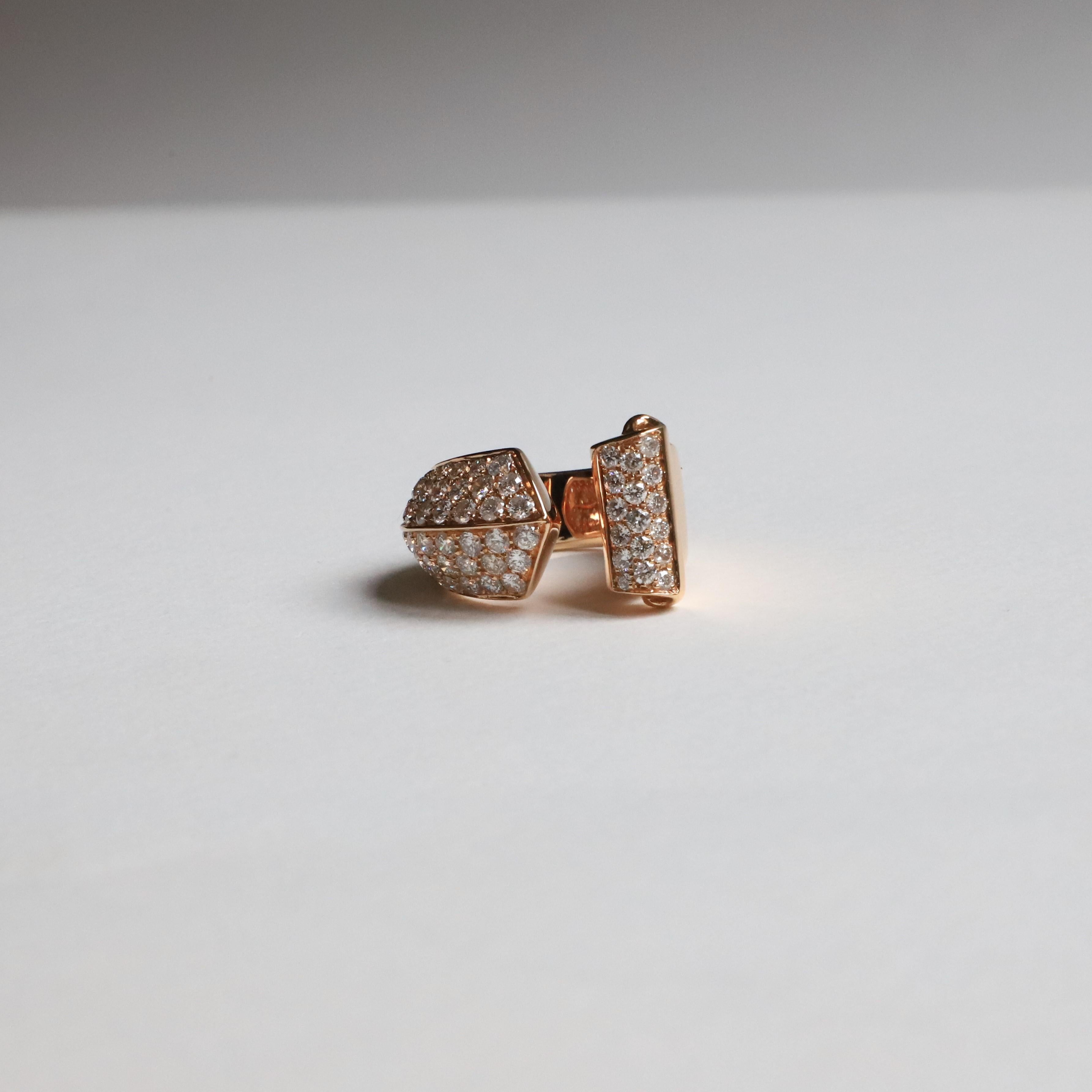 1.70 Carat White Diamonds G VS1 18 Karat Gold Deco Style Design Ring For Sale 4